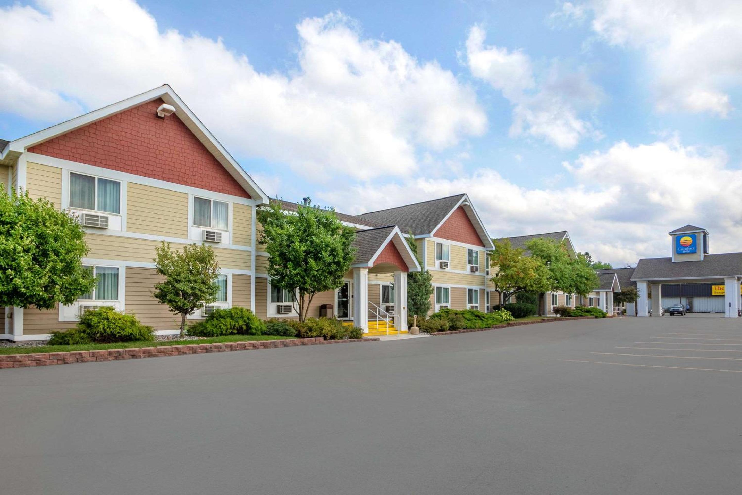 Comfort Inn Iron Mountain North view 3