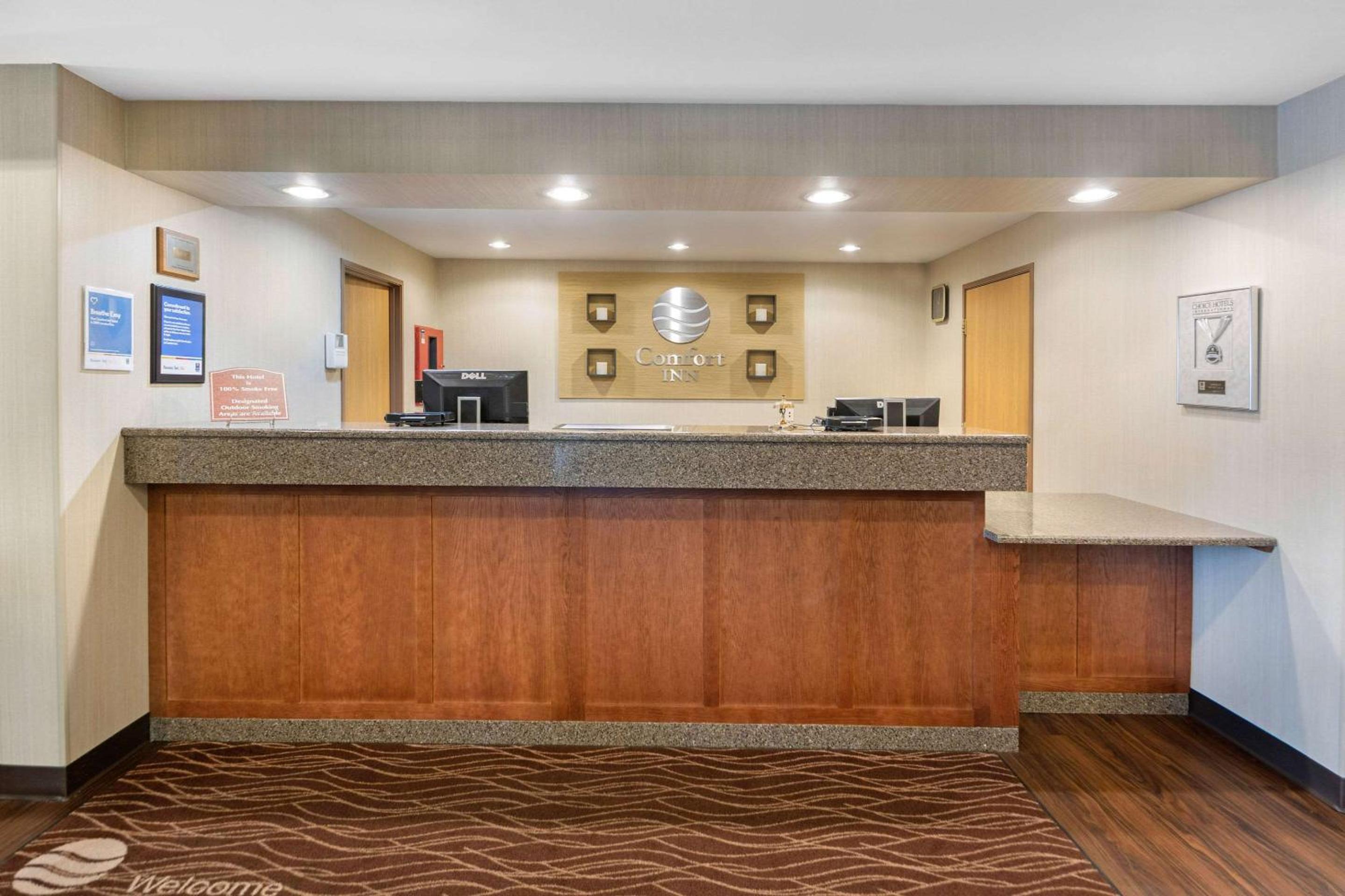 Comfort Inn Iron Mountain North view 5