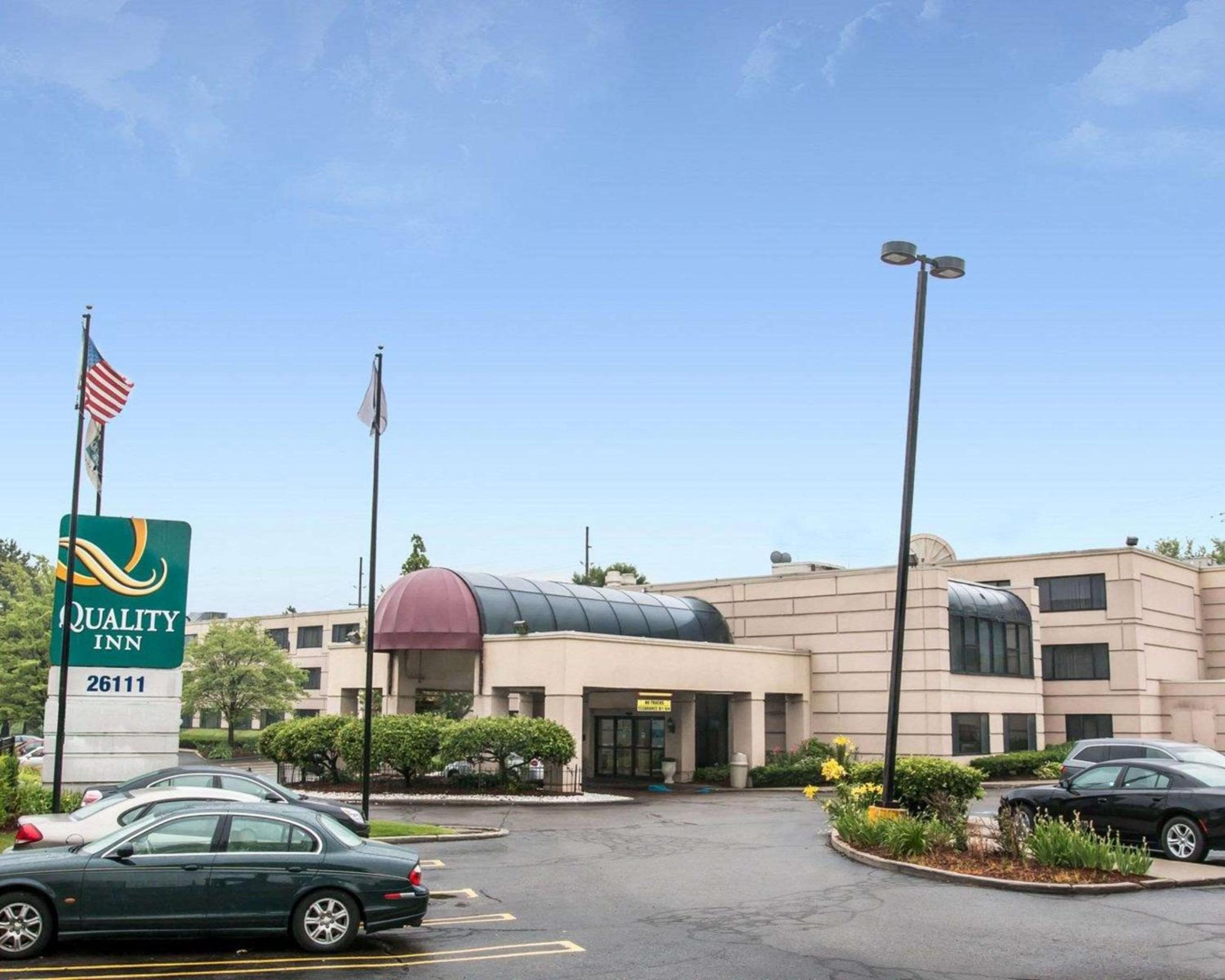 Detroit Vacations - Quality Inn - Property Image 1