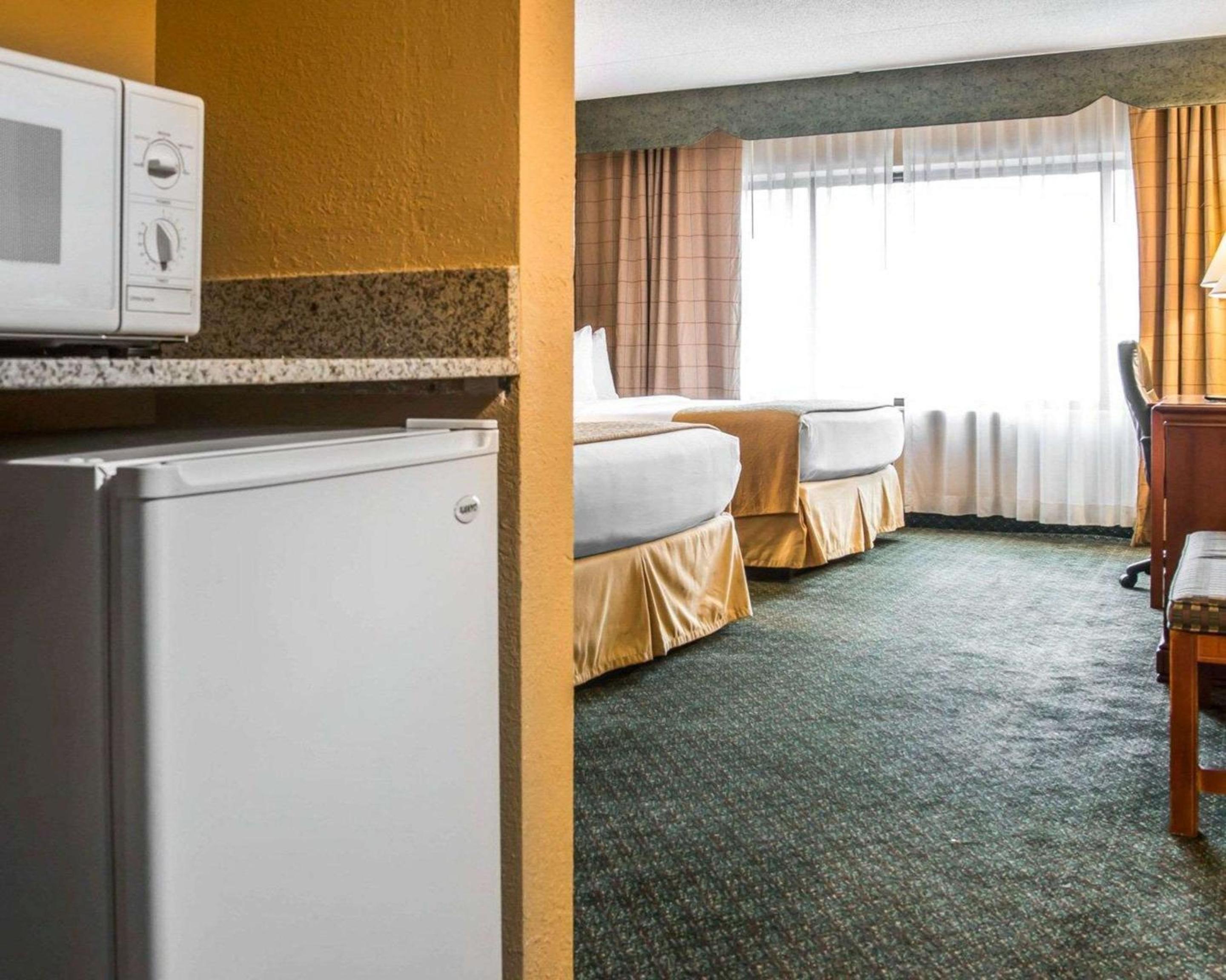 Detroit Vacations - Quality Inn - Property Image 2