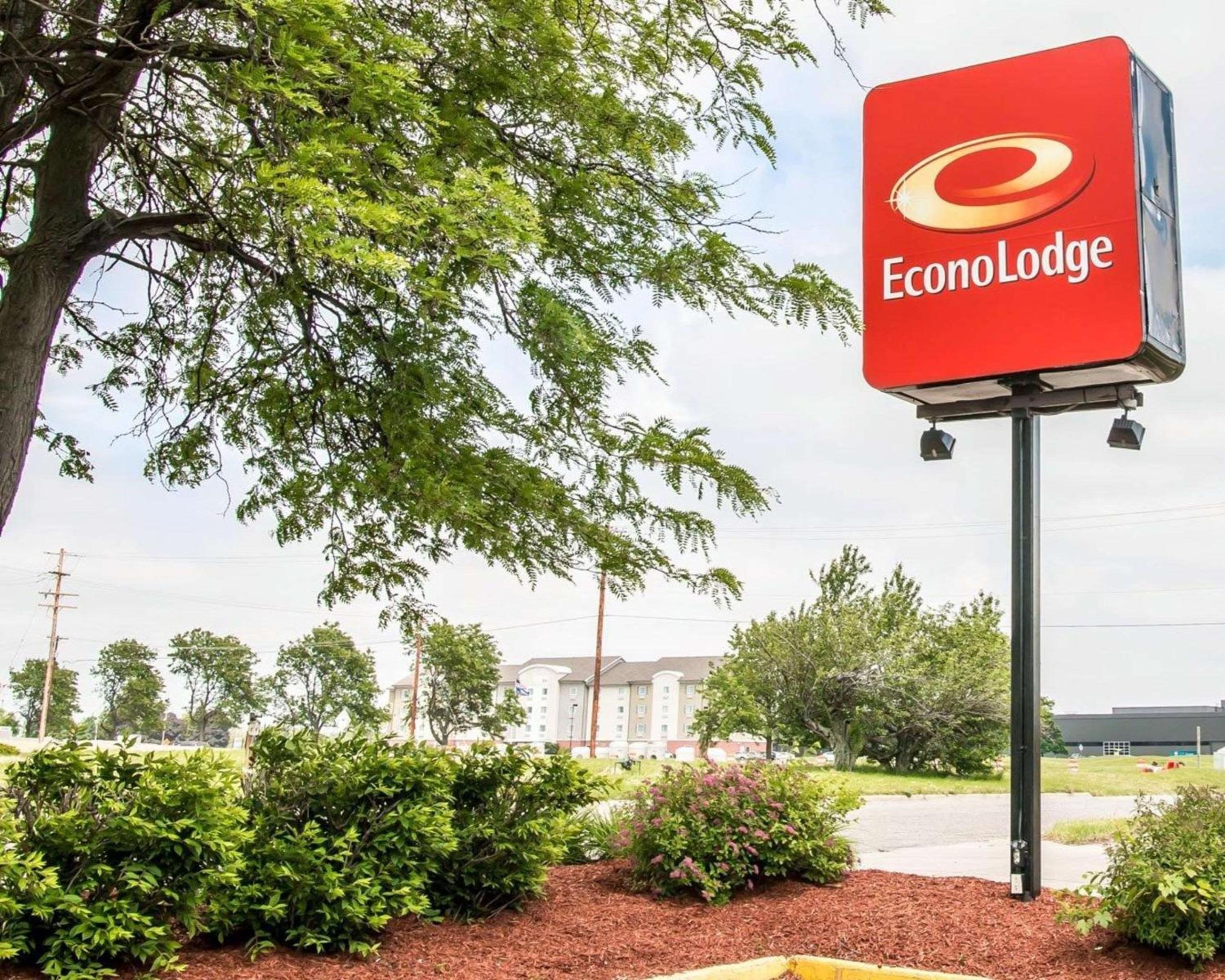 Econo Lodge Kalamazoo near Wings Stadium view 3