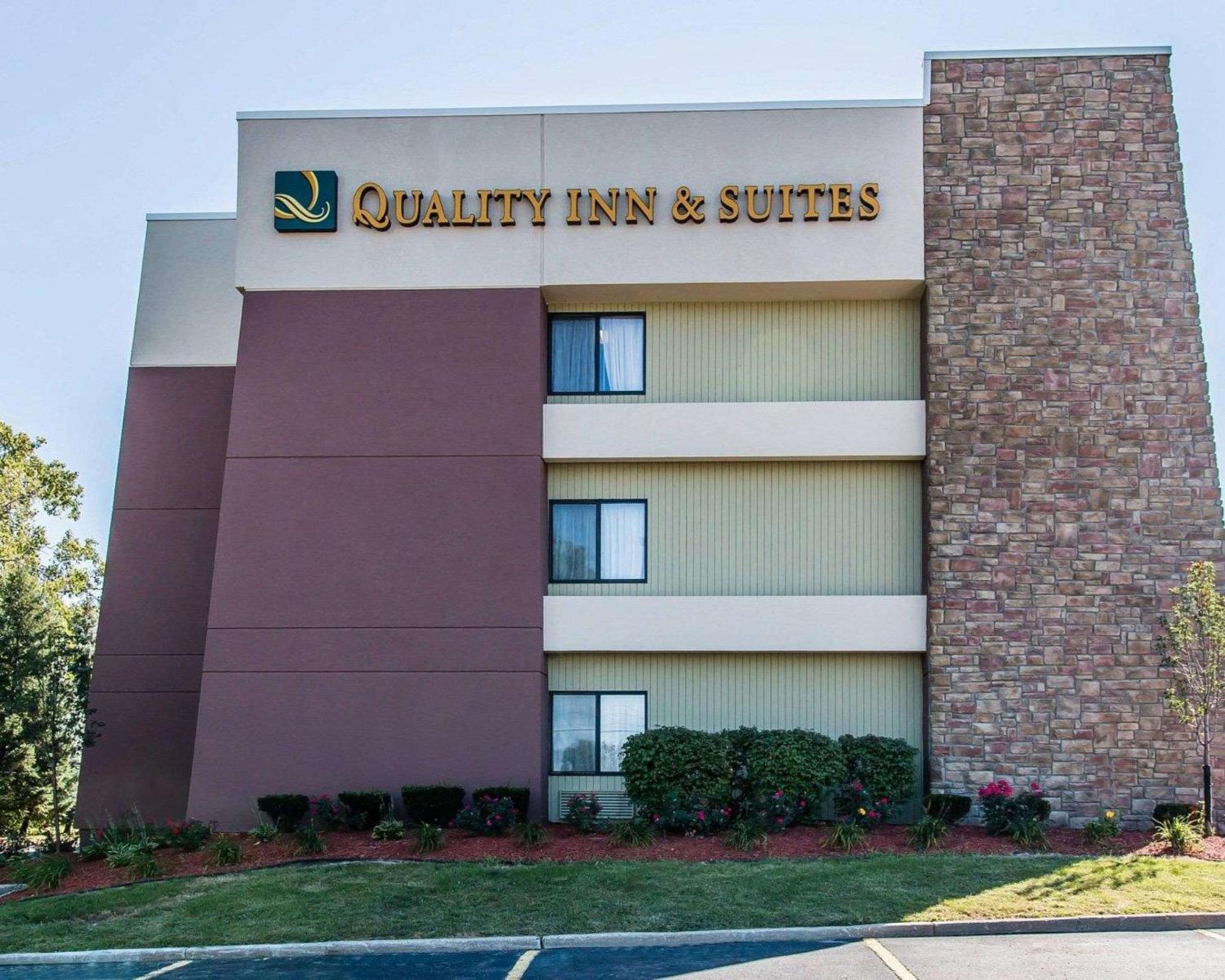 Detroit Vacations - Quality Inn  Suites Warren - Detroit - Property Image 4