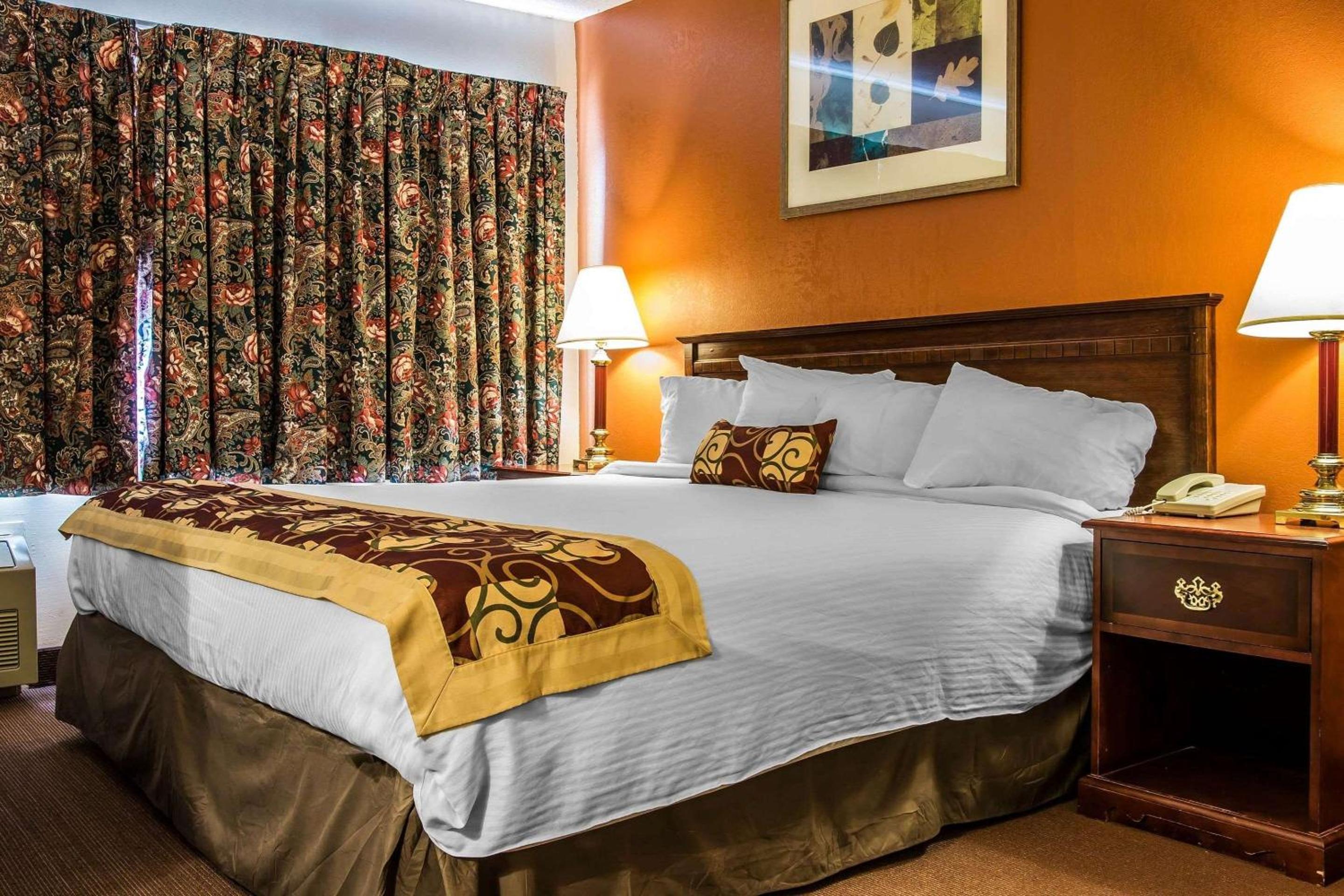 Rodeway Inn Muskegon Airport