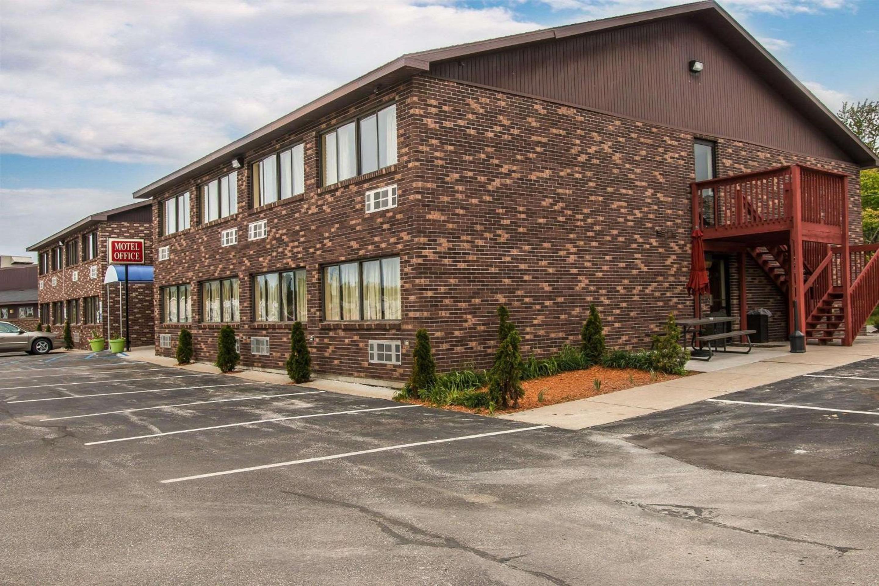 Rodeway Inn Muskegon Airport