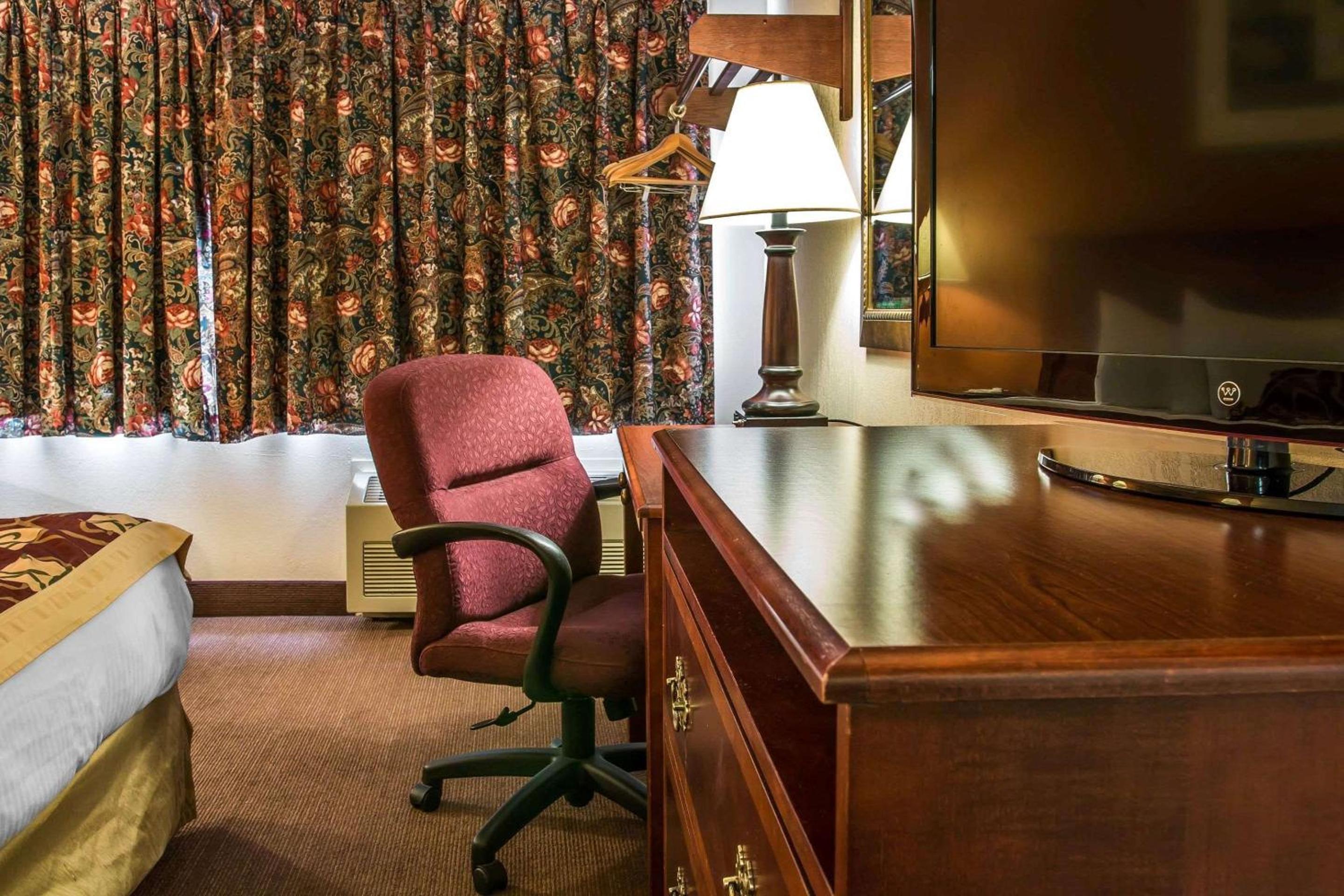 Rodeway Inn Muskegon Airport