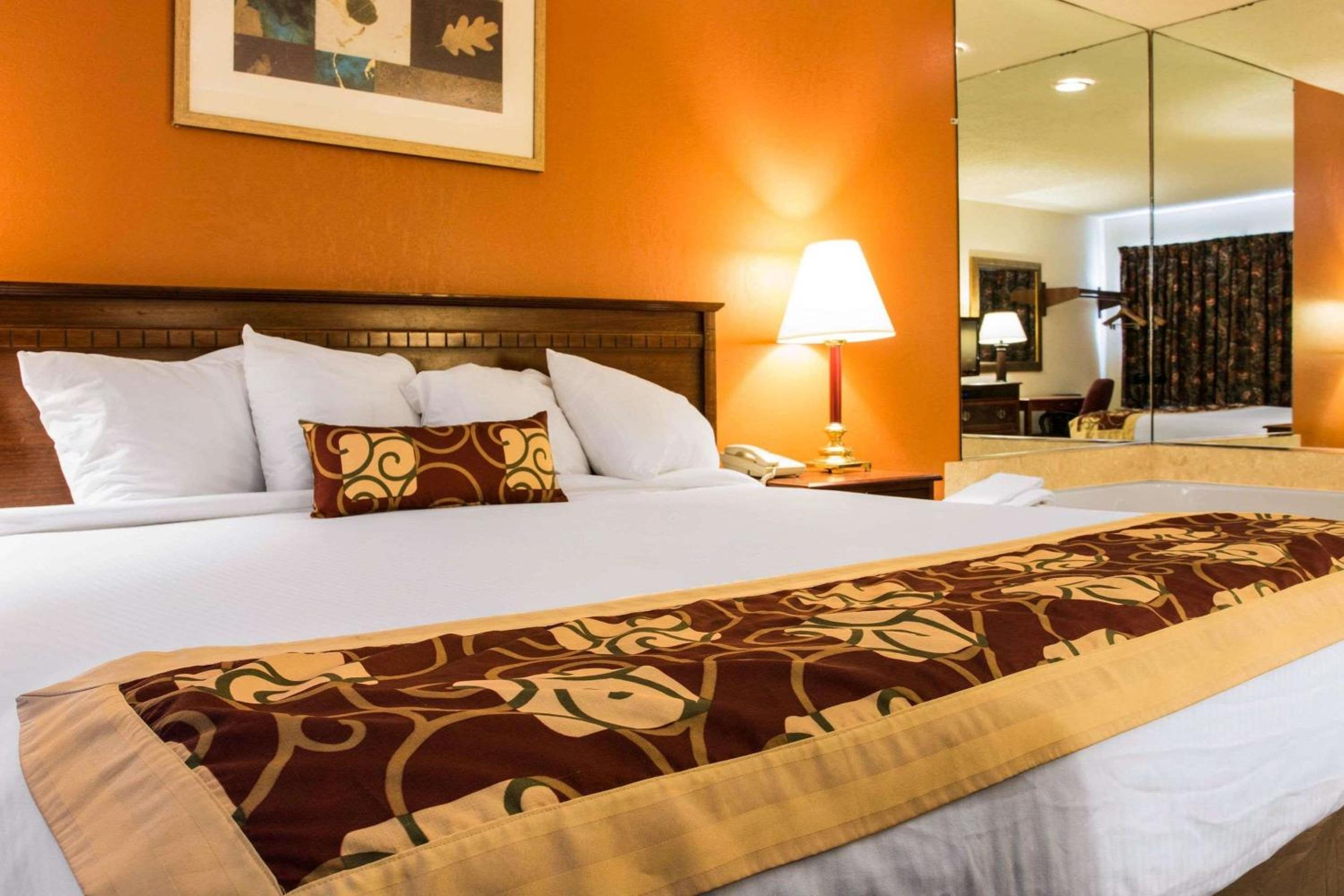 Rodeway Inn Muskegon Airport