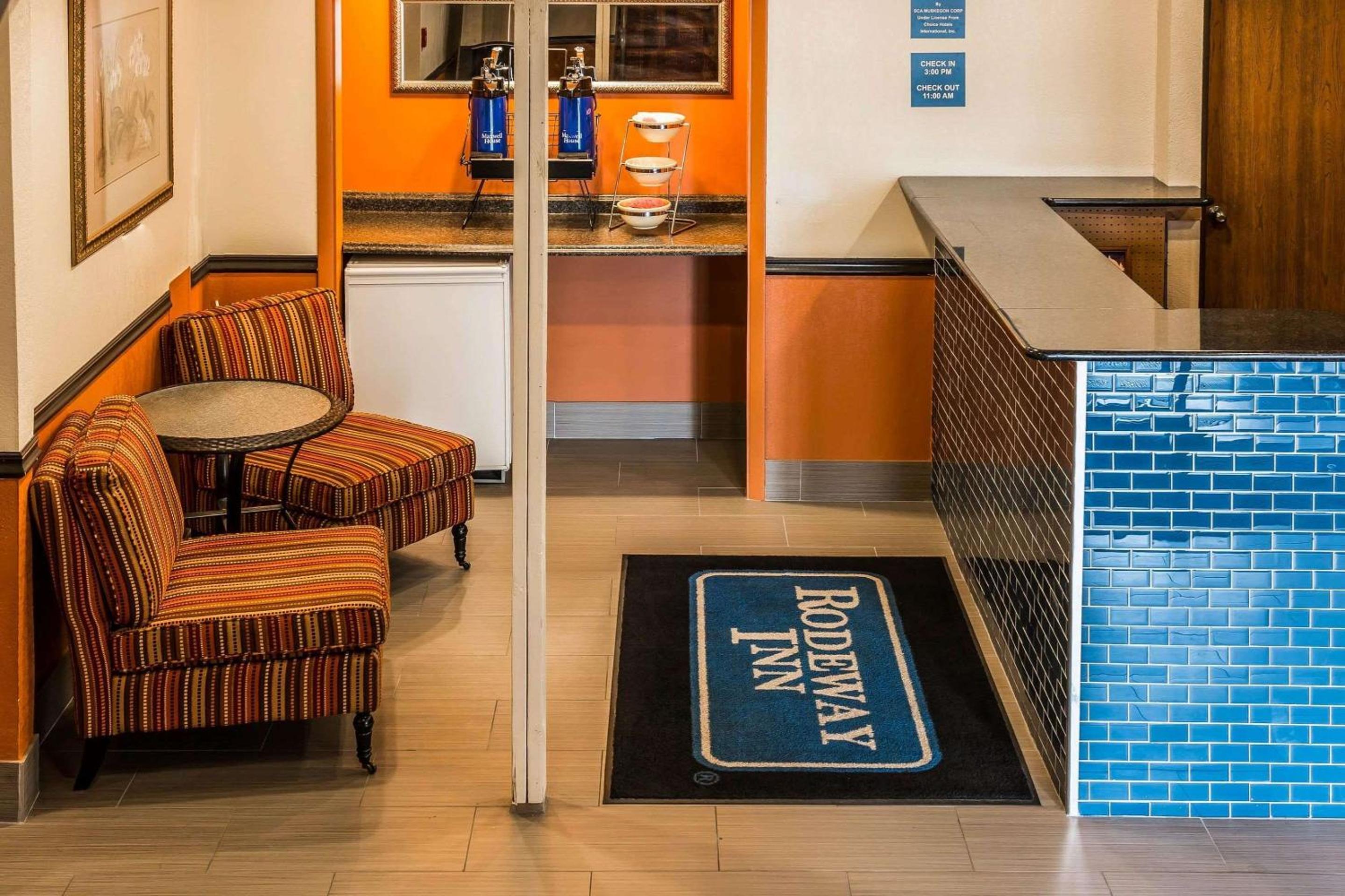 Rodeway Inn Muskegon Airport