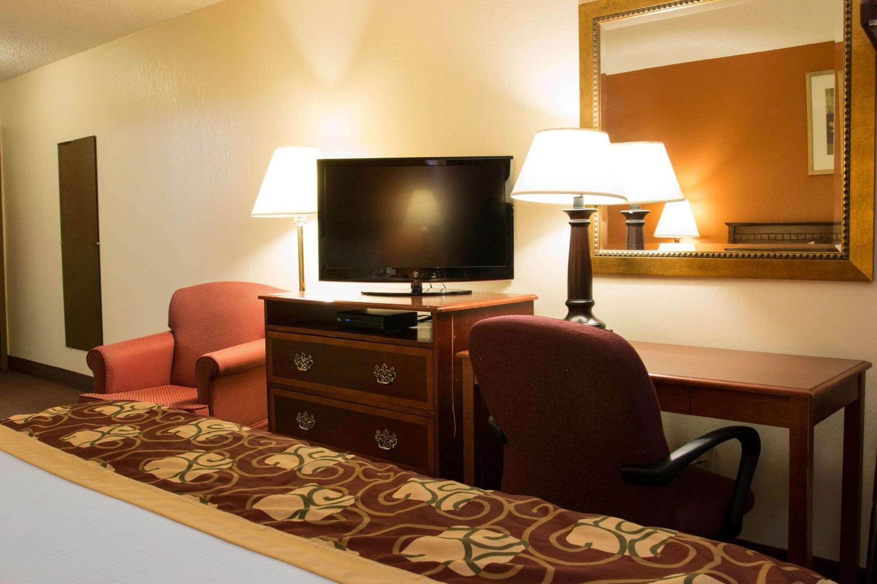 Rodeway Inn Muskegon Airport