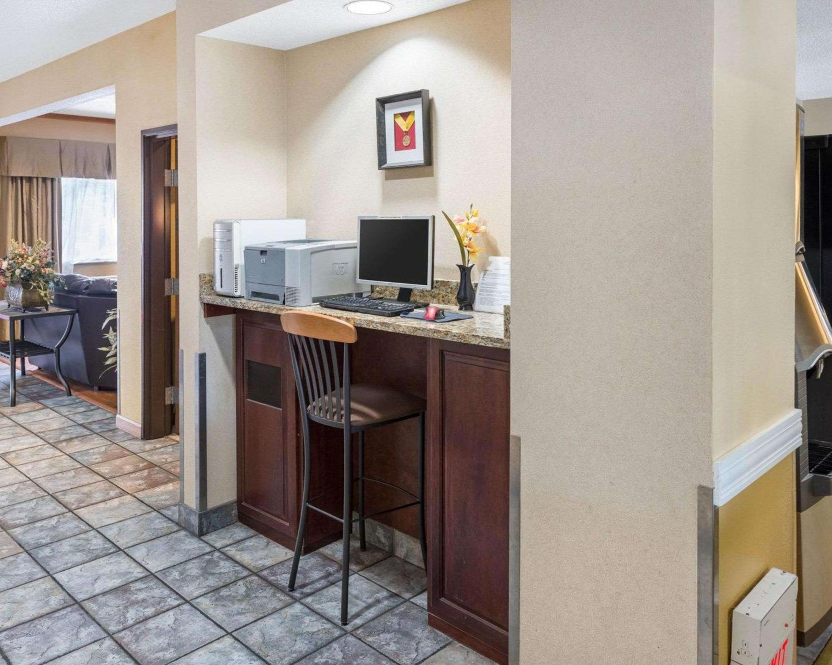 Quality Inn Lakeville - Property Image 7