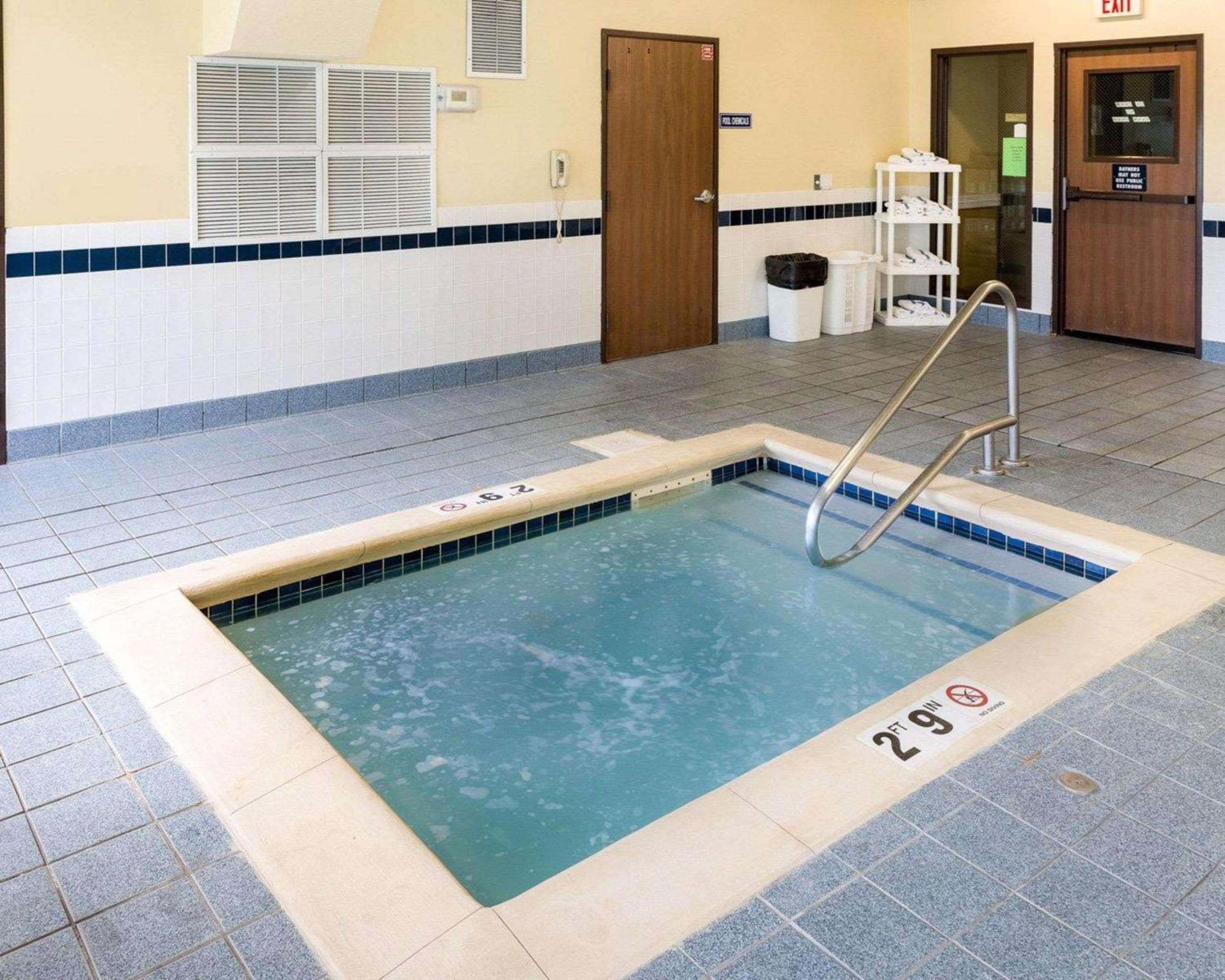 Quality Inn Lakeville - Property Image 11