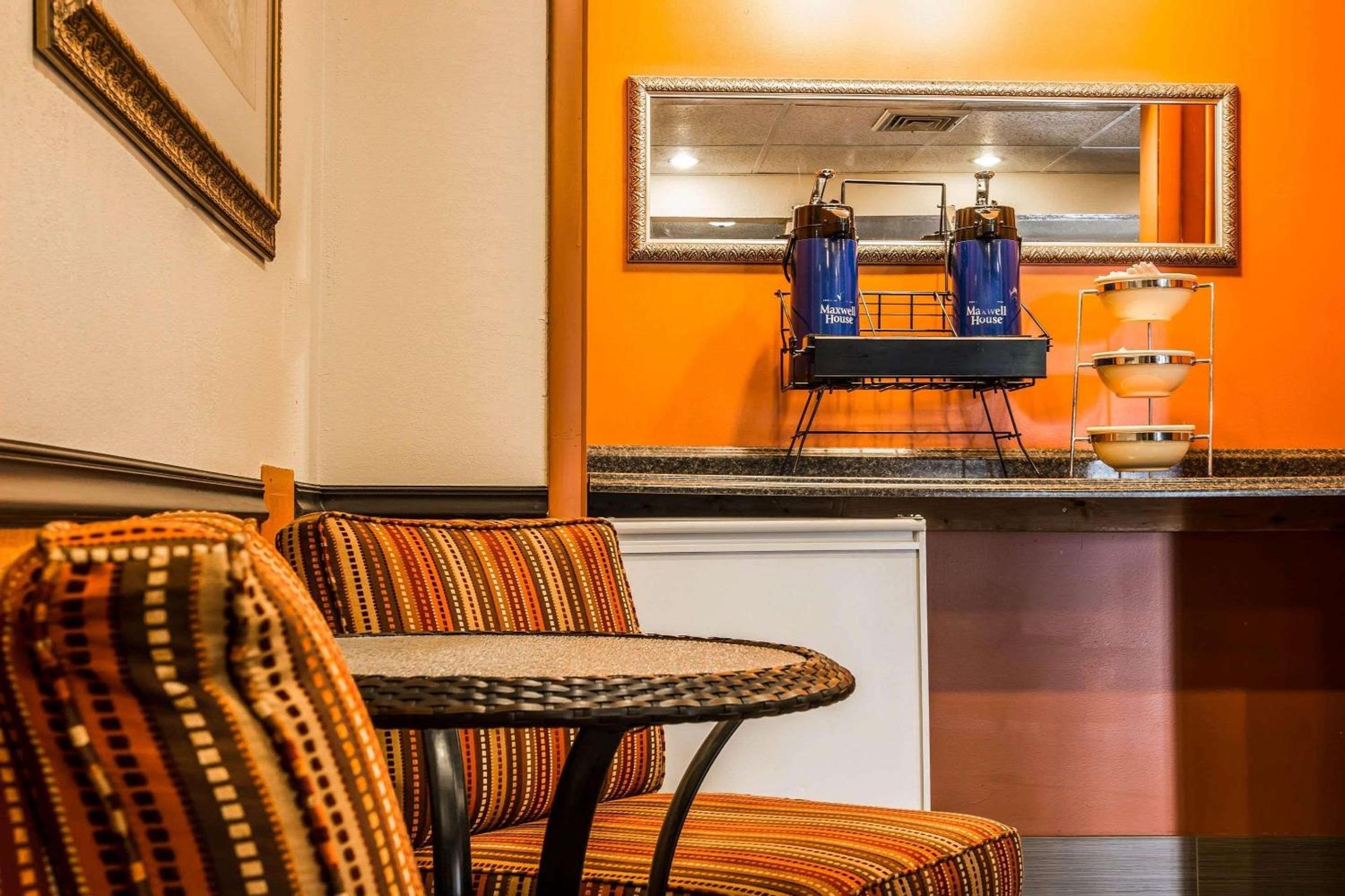 Rodeway Inn Muskegon Airport