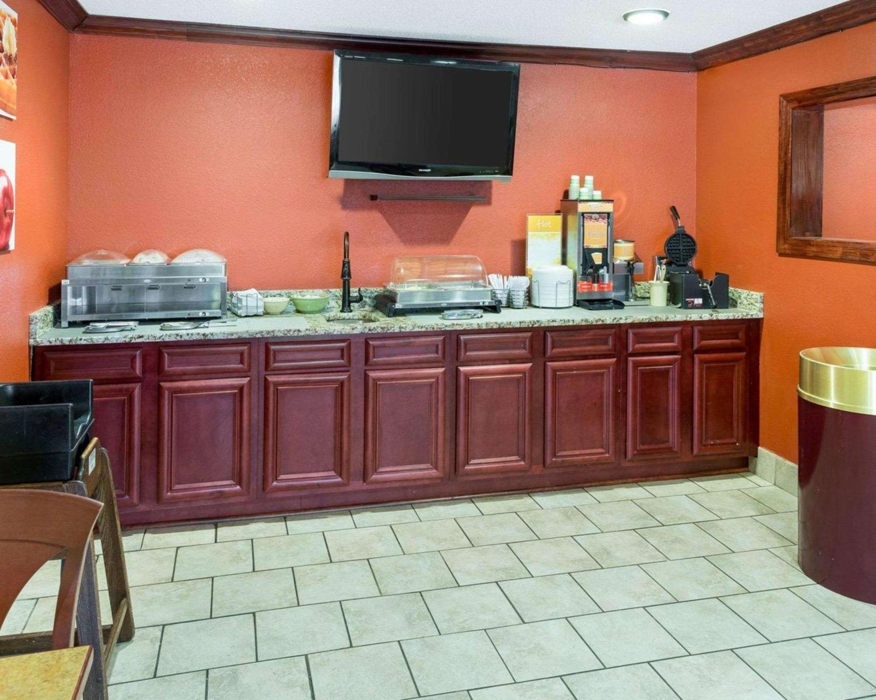Quality Inn Lakeville - Property Image 5
