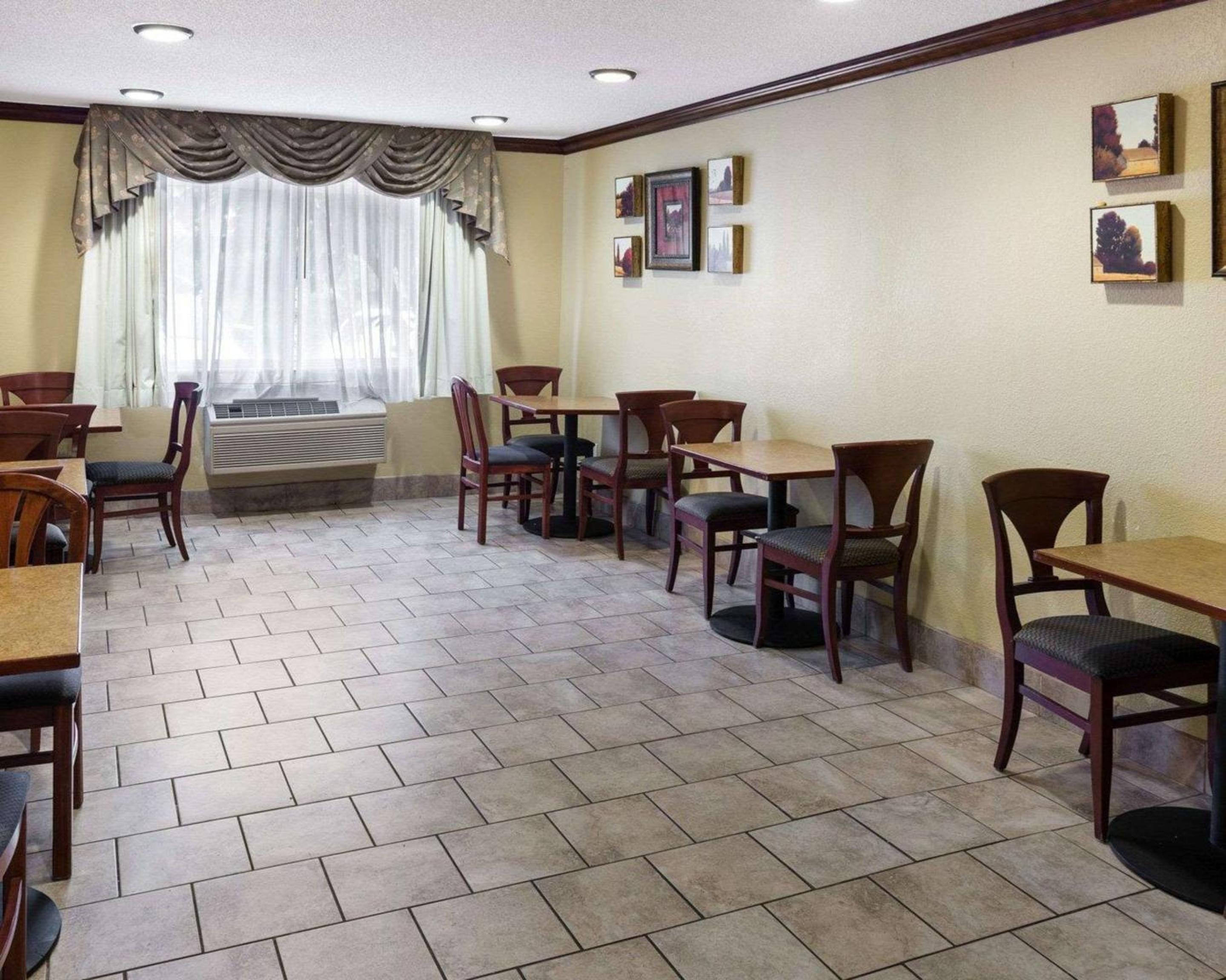 Quality Inn Lakeville - Property Image 4