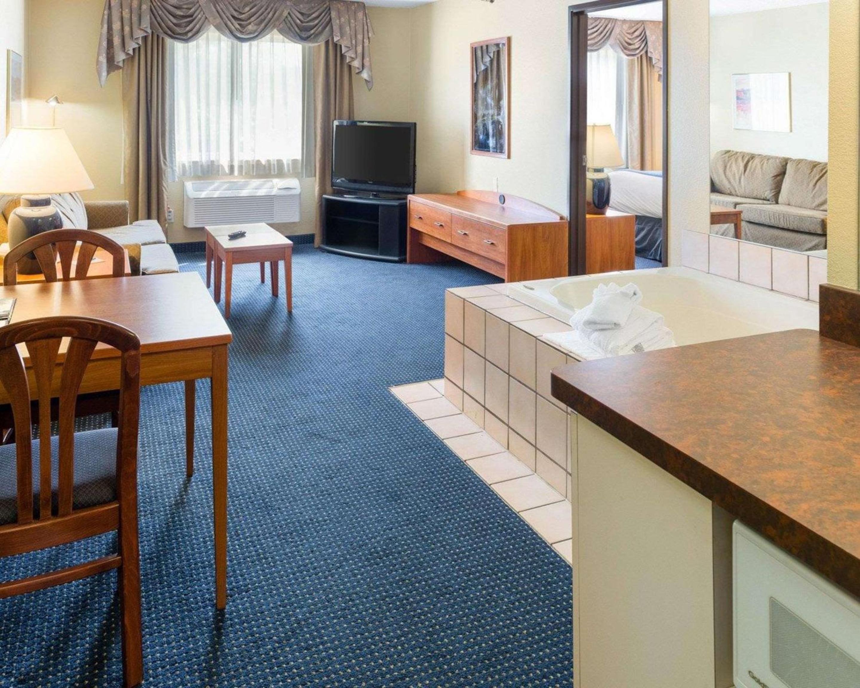 Quality Inn Lakeville - Property Image 21