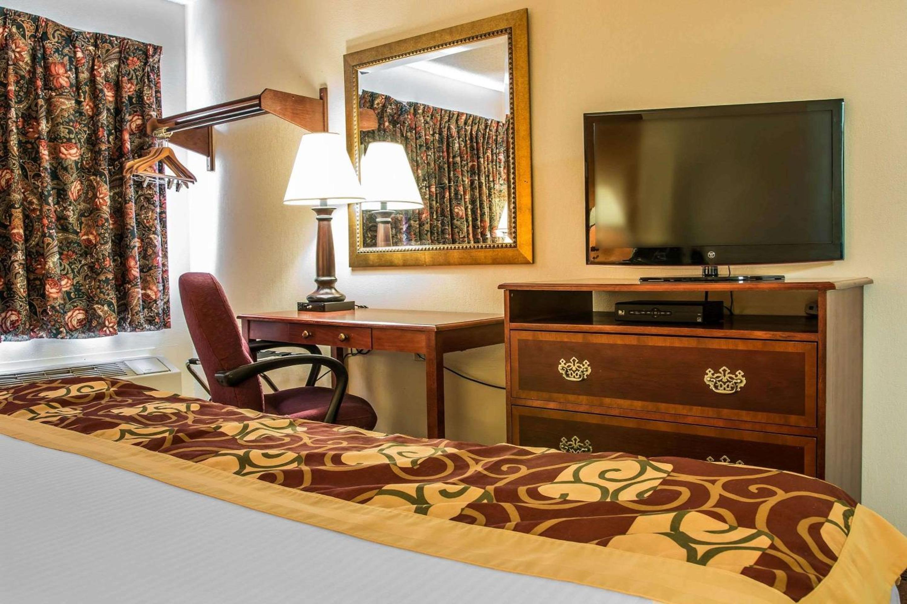 Rodeway Inn Muskegon Airport