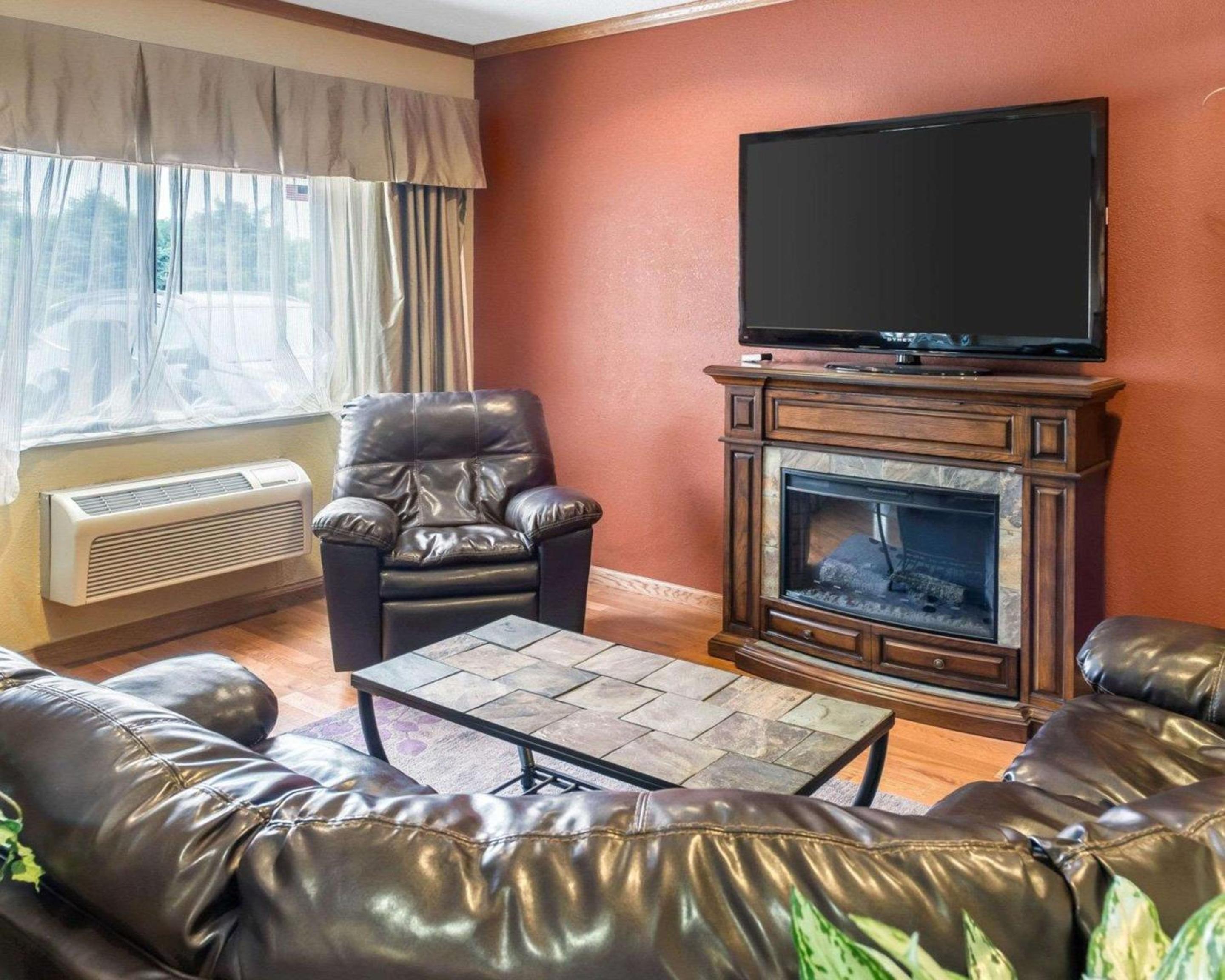 Quality Inn Lakeville - Property Image 28