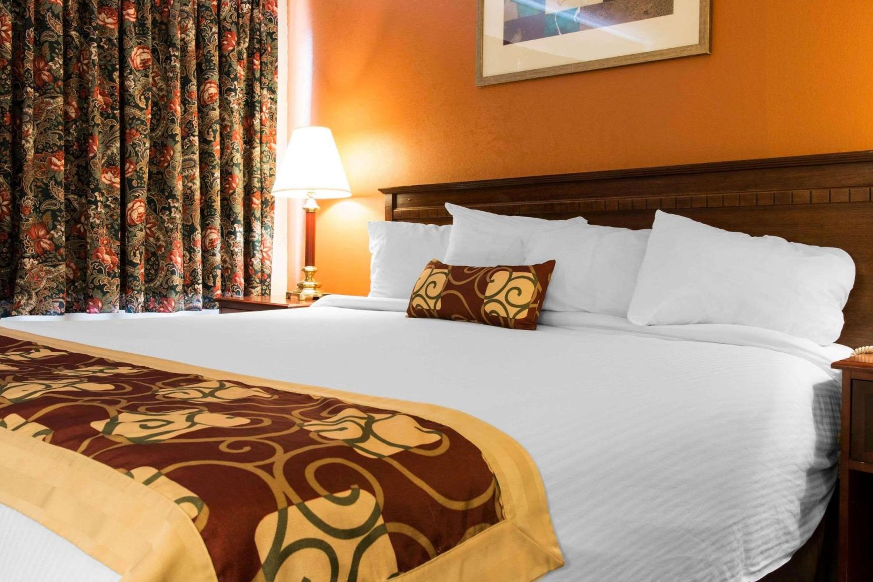Rodeway Inn Muskegon Airport