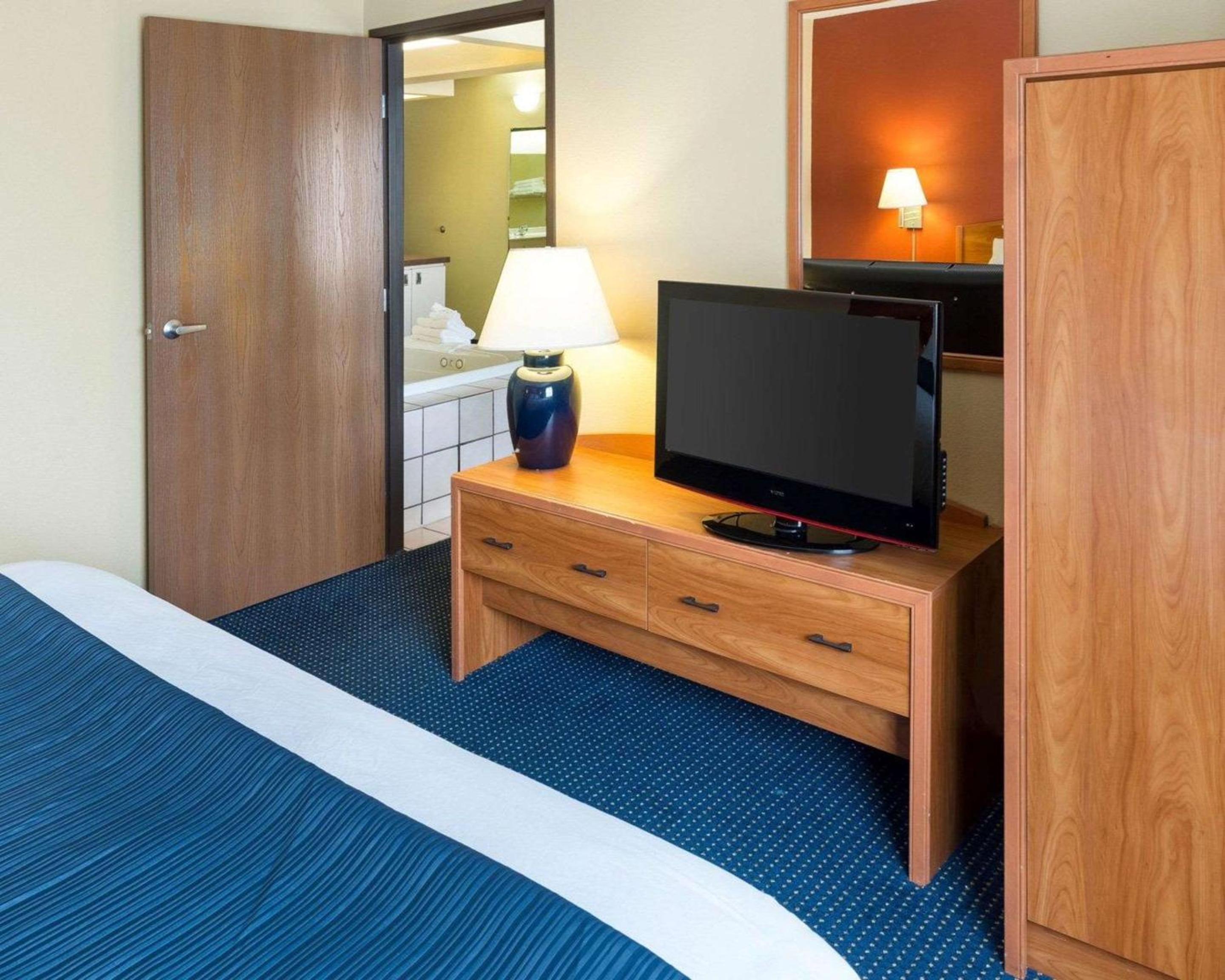 Quality Inn Lakeville - Property Image 19