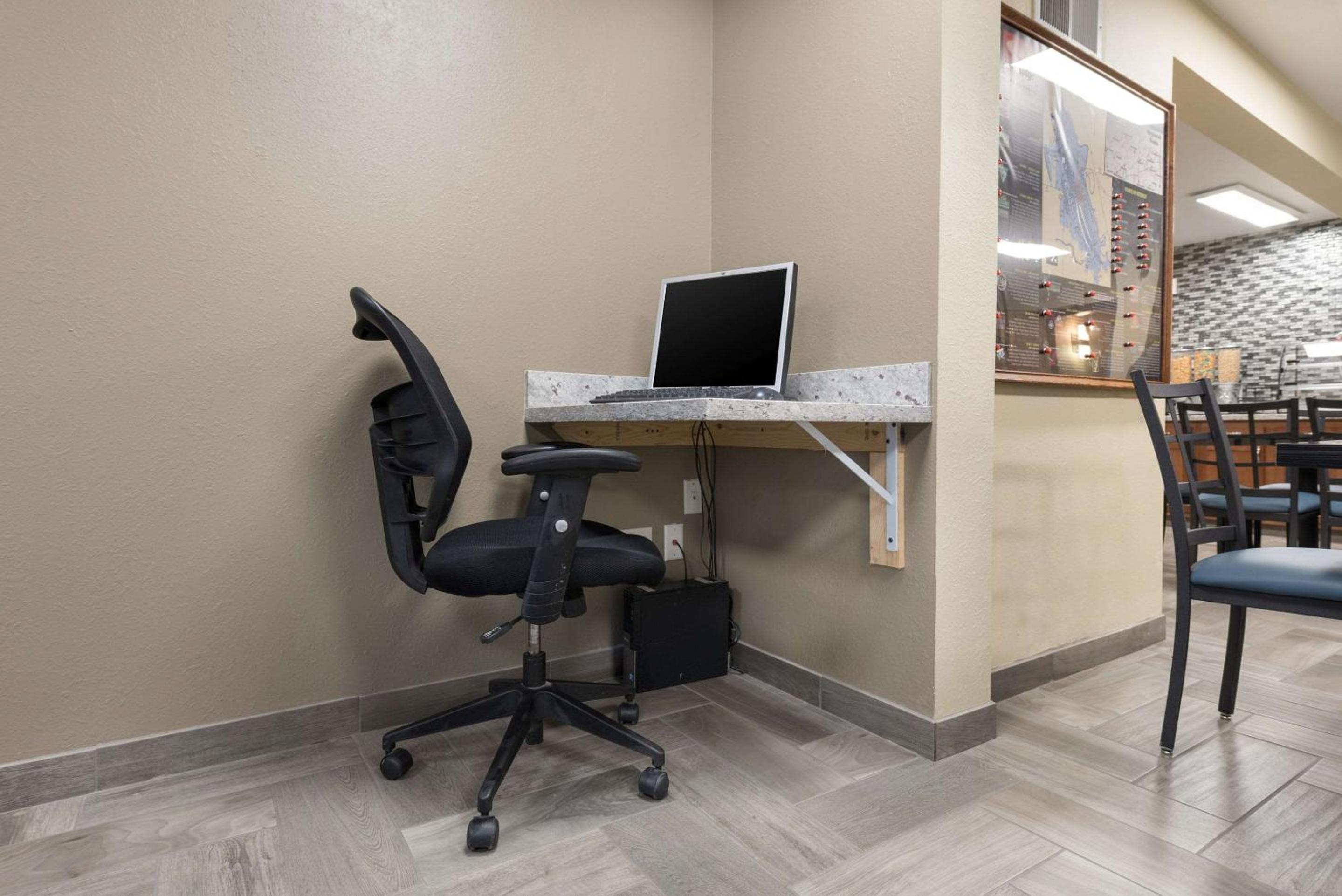 Mankato Vacations - Harmony Inn - Property Image 5