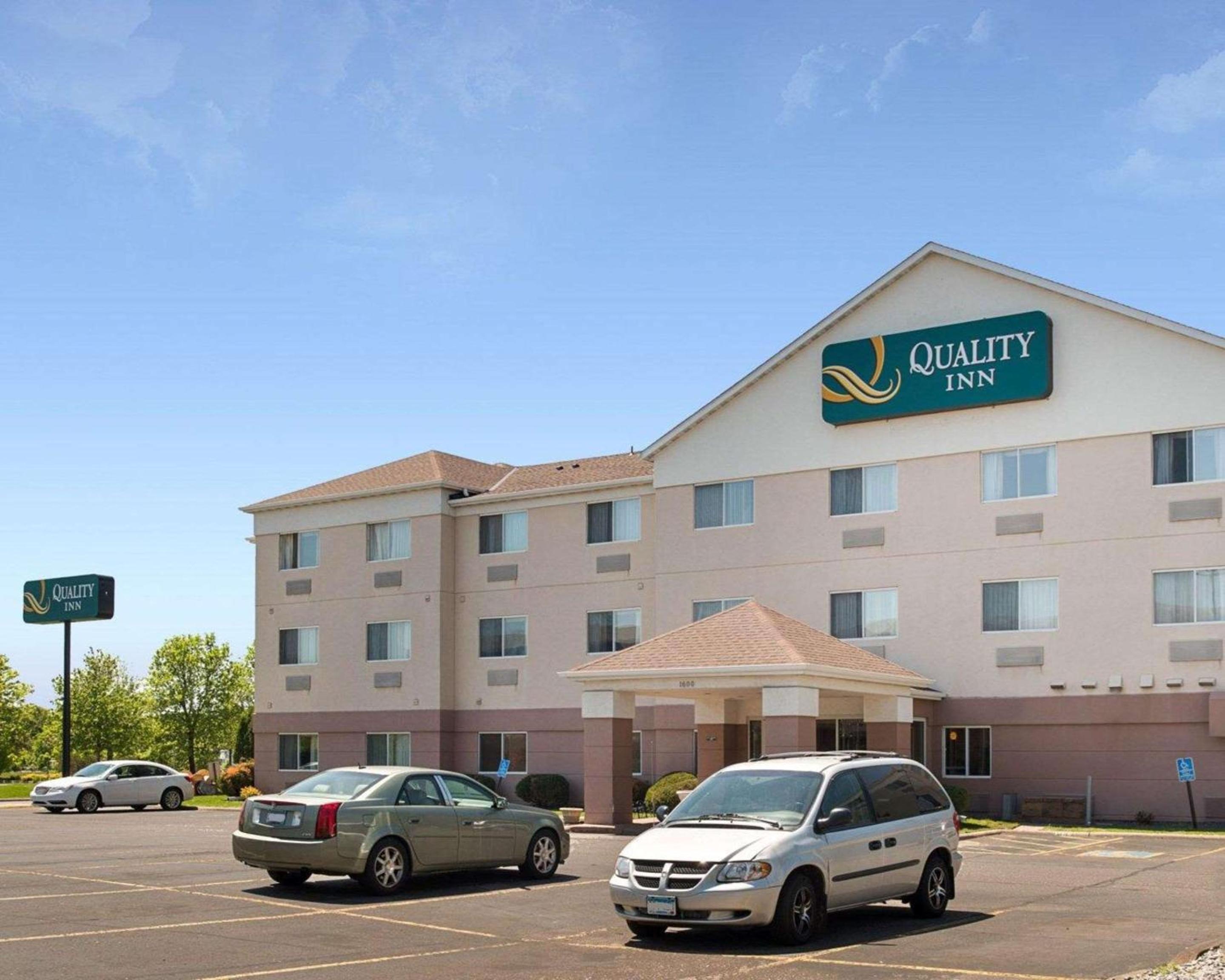 Quality Inn Brooklyn Center view 2