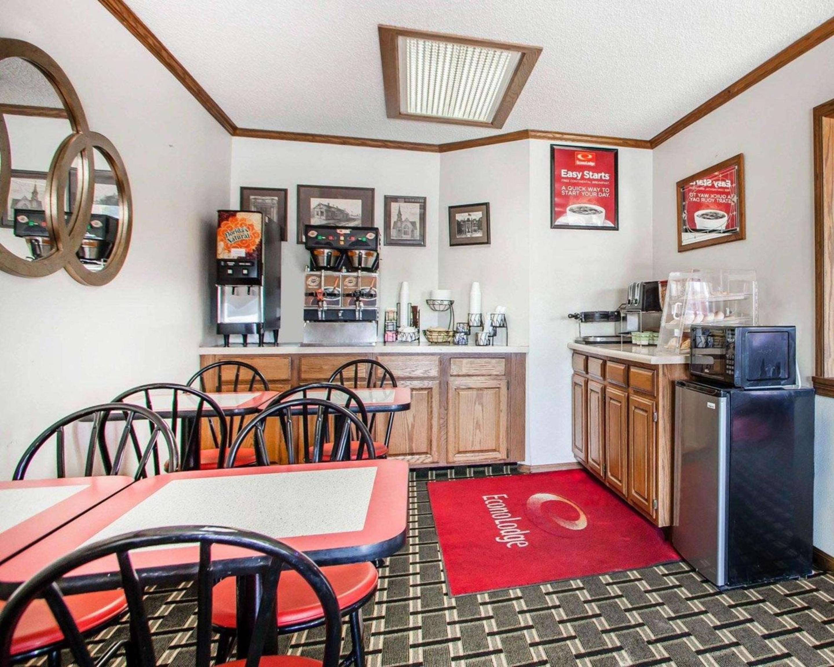 Econo Lodge Cameron view 5