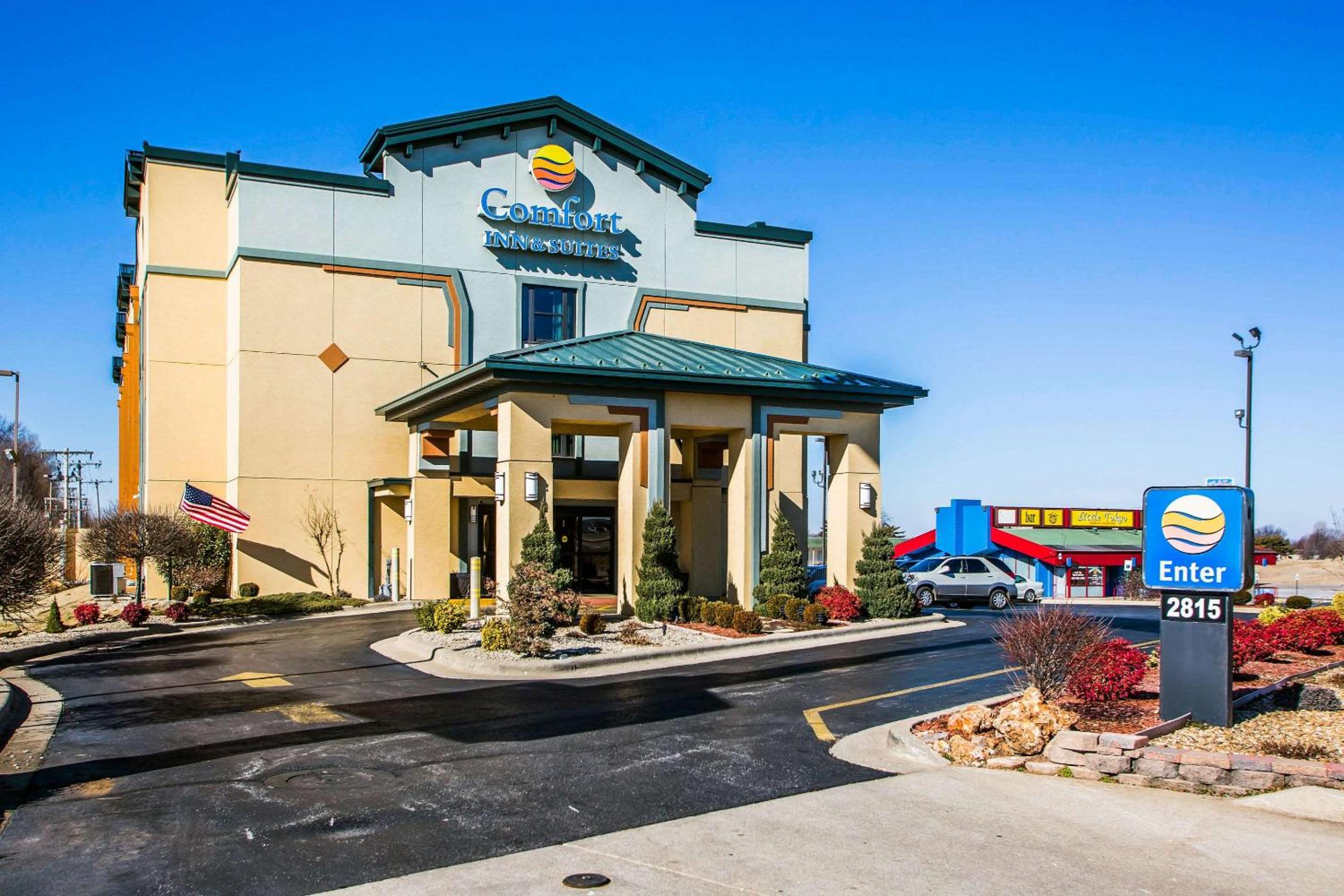Springfield Vacations - Comfort Inn  Suites Springfield I-44 - Property Image 1