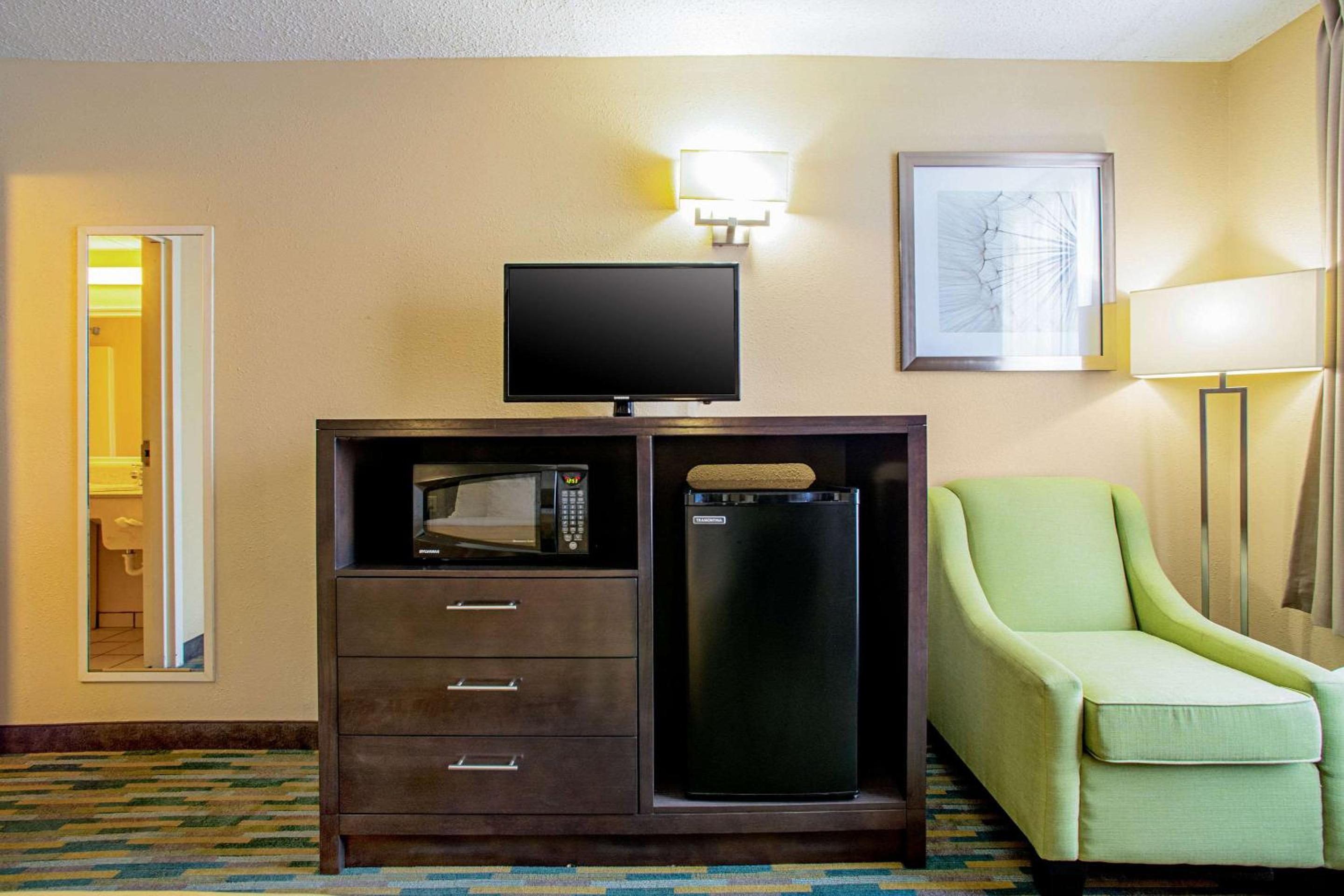 Quality Inn Near Six Flags St. Louis view 2