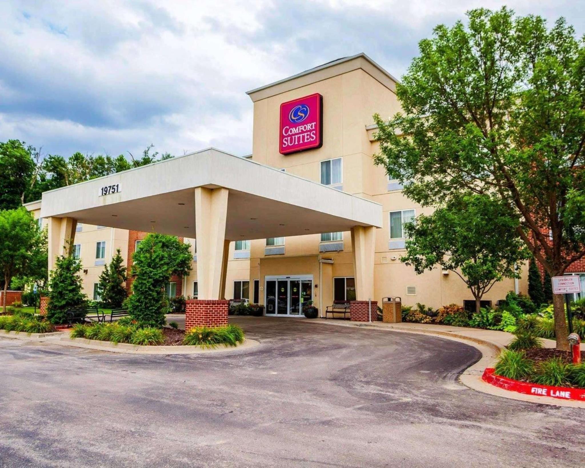 Kansas City Vacations - Comfort Suites Independence - Kansas City - Property Image 1