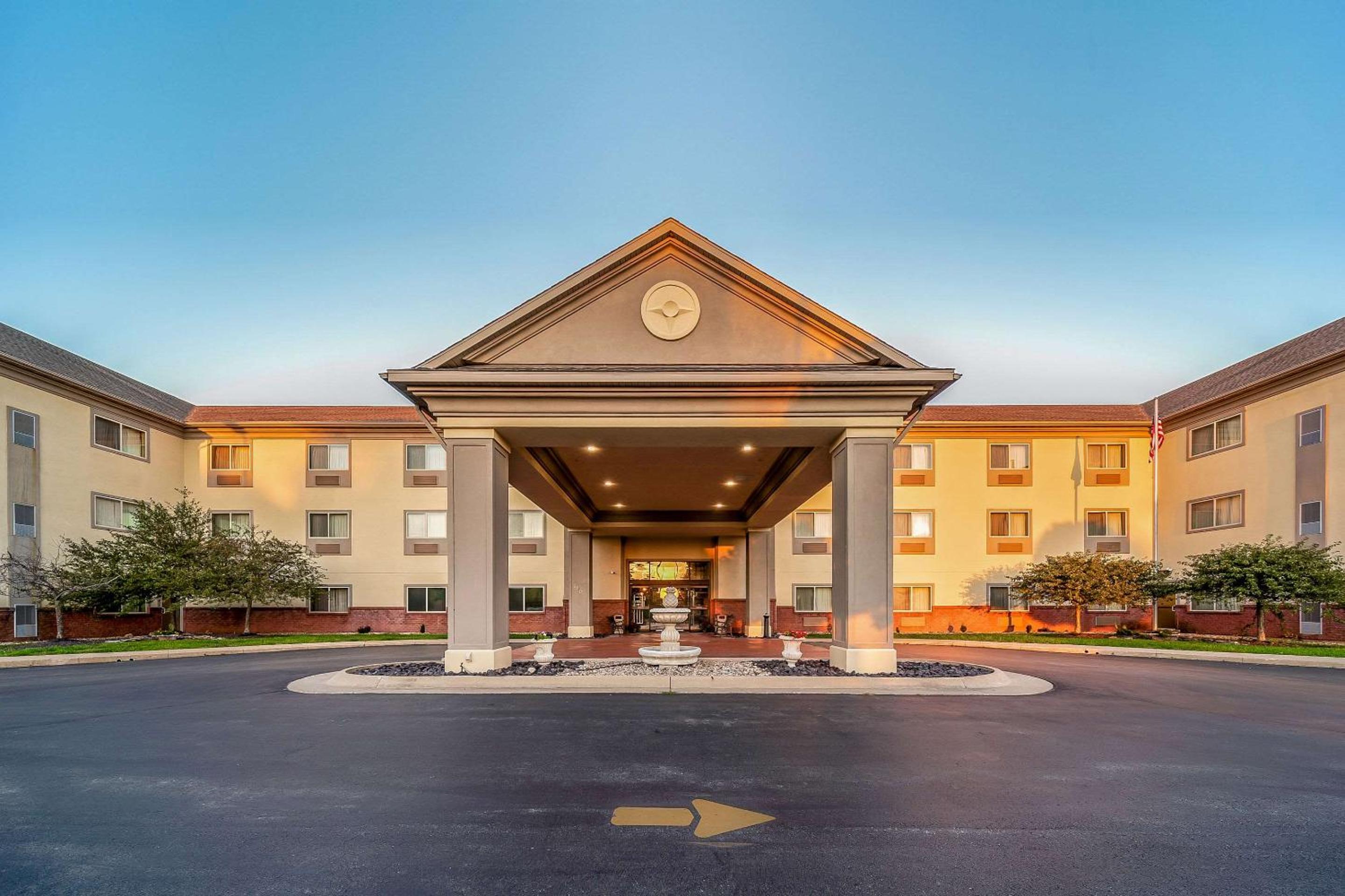 Hannibal Vacations - Quality Inn  Suites - Property Image 1