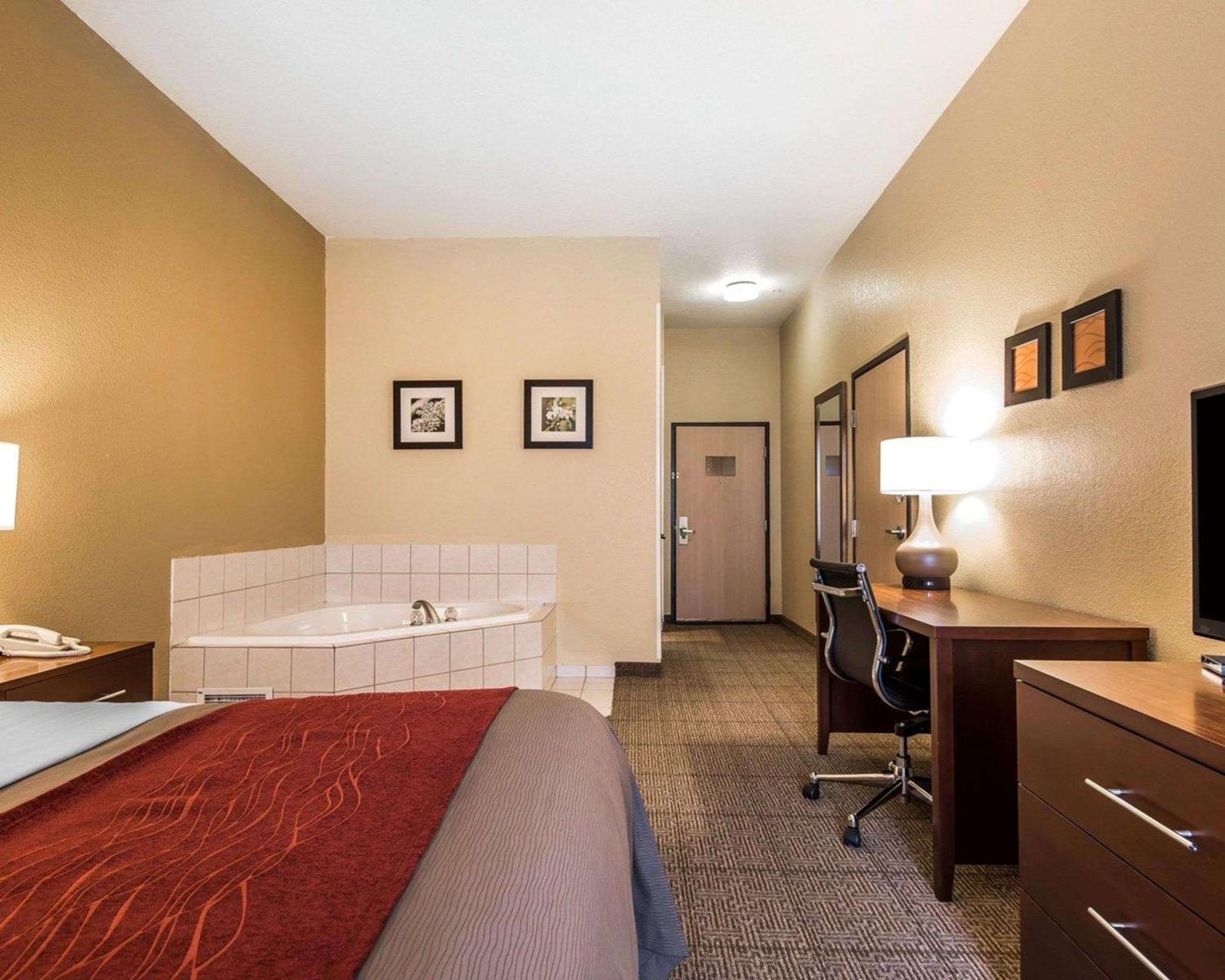 Quality Inn & Suites Bethany