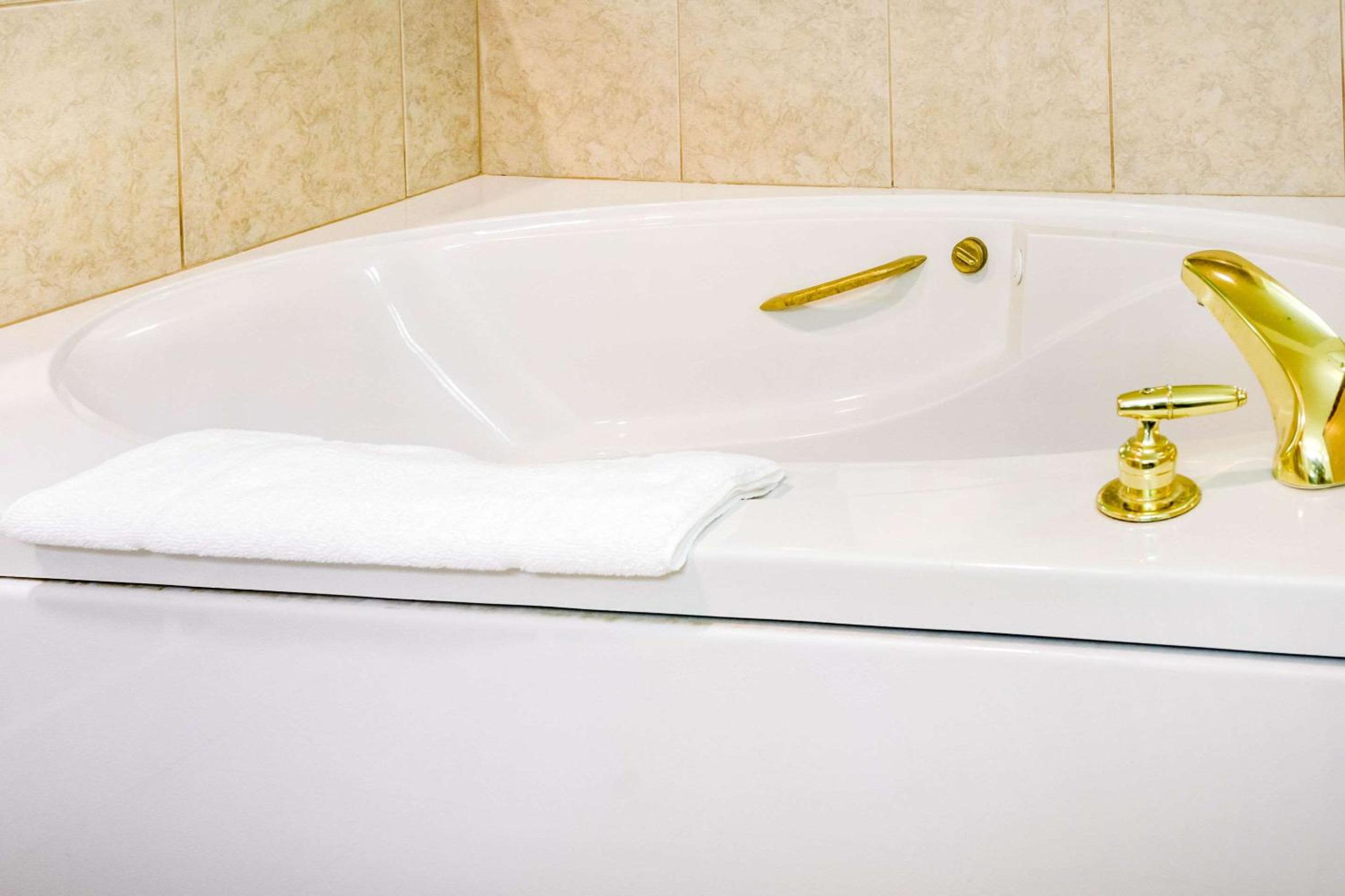 Quality Inn & Suites Carthage near Precious Moments Chapel, Fotografia 36