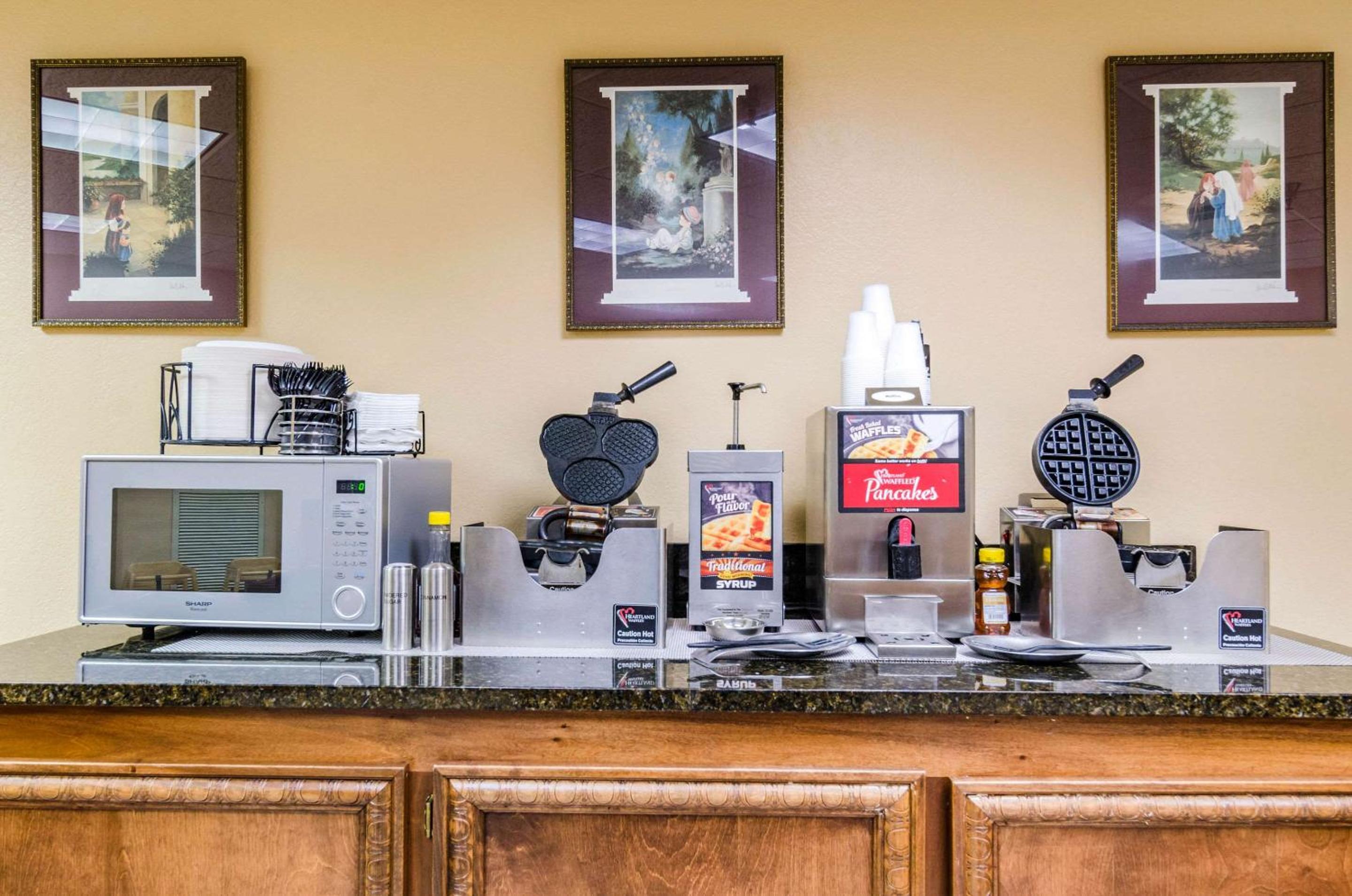 Quality Inn & Suites Carthage near Precious Moments Chapel, Fotografia 16
