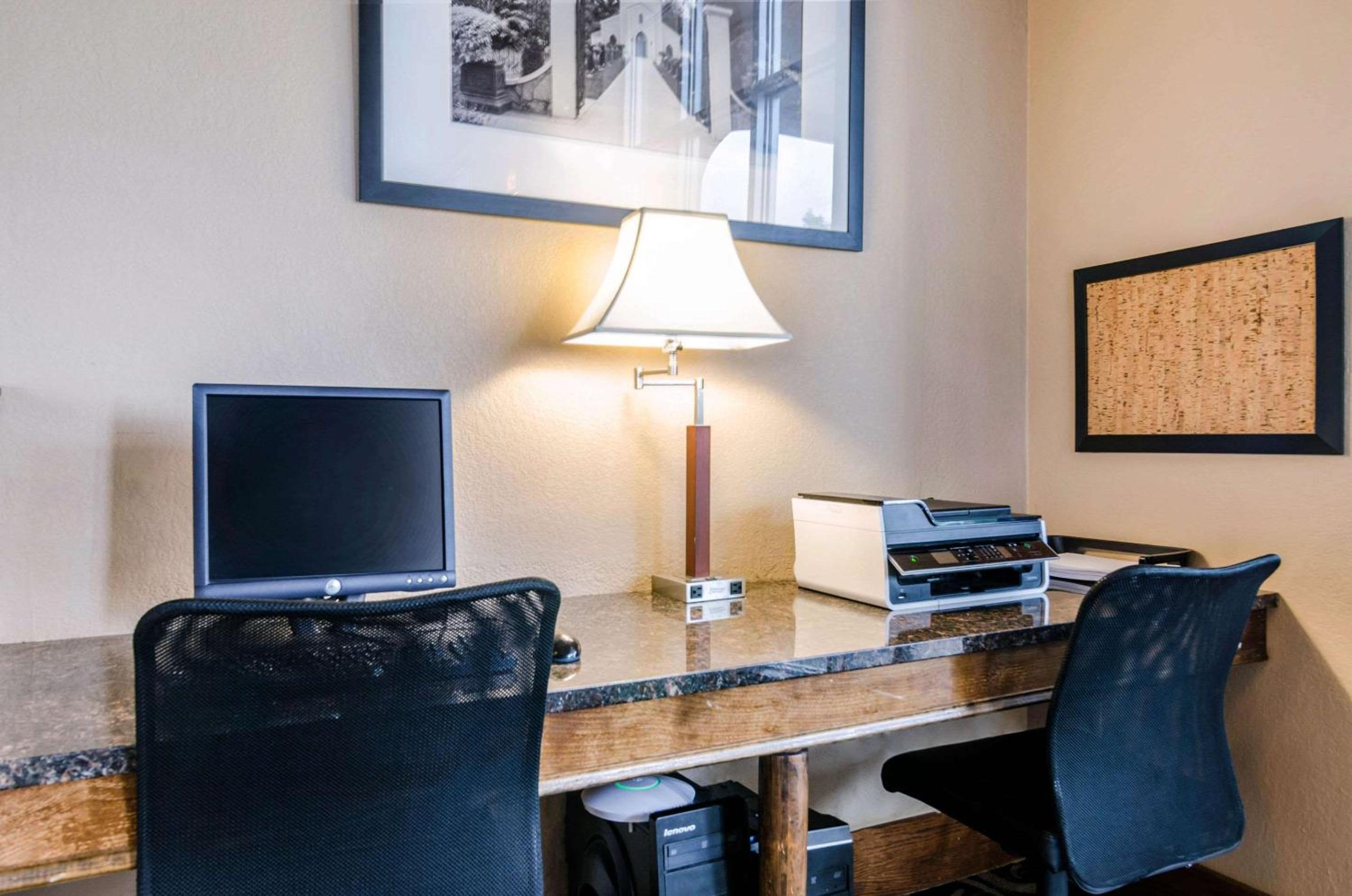 Quality Inn & Suites Carthage near Precious Moments Chapel, Fotografia 17