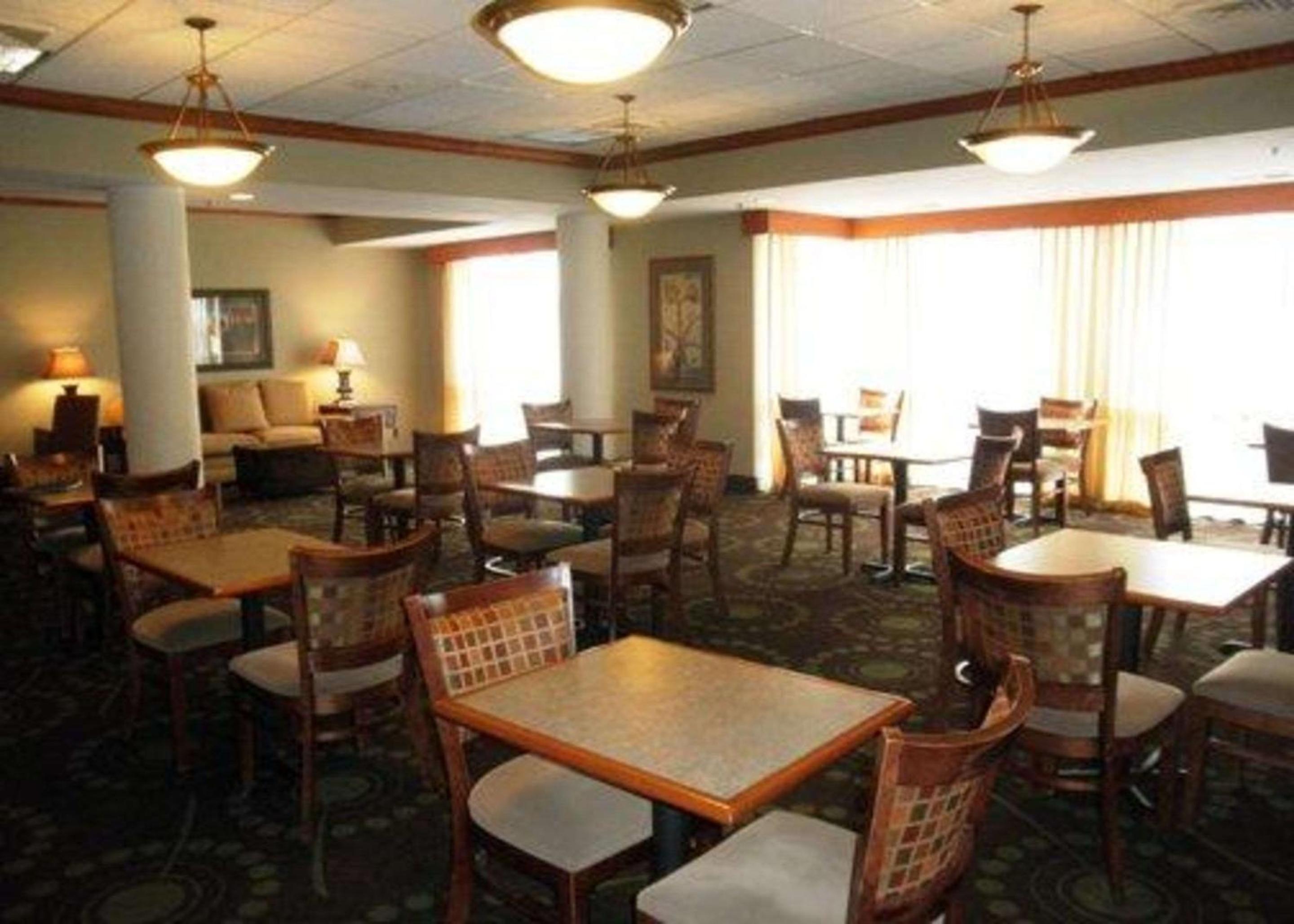 St Louis Vacations - Quality Inn Florissant-St Louis - Property Image 2