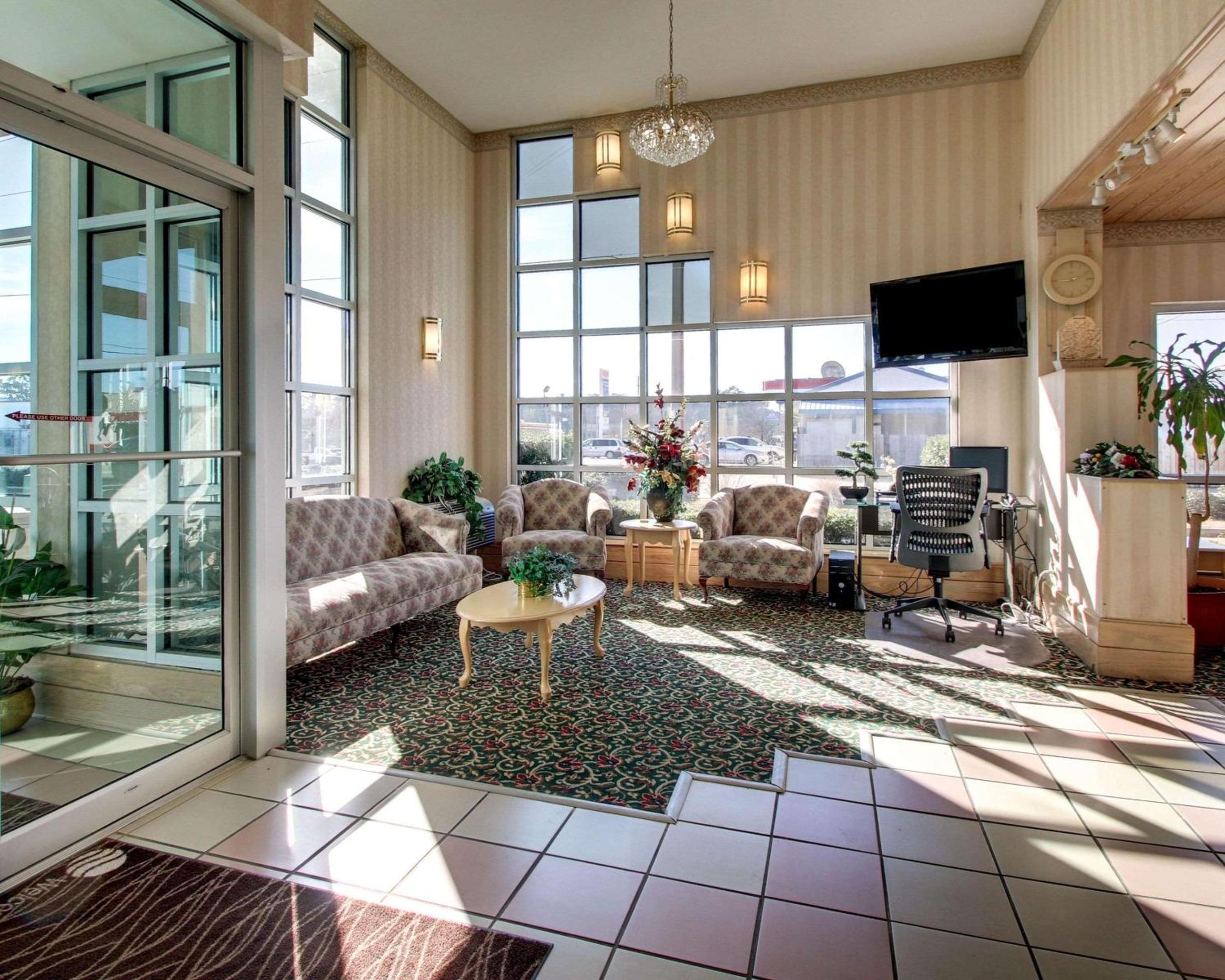 Quality Inn - Property Image 1