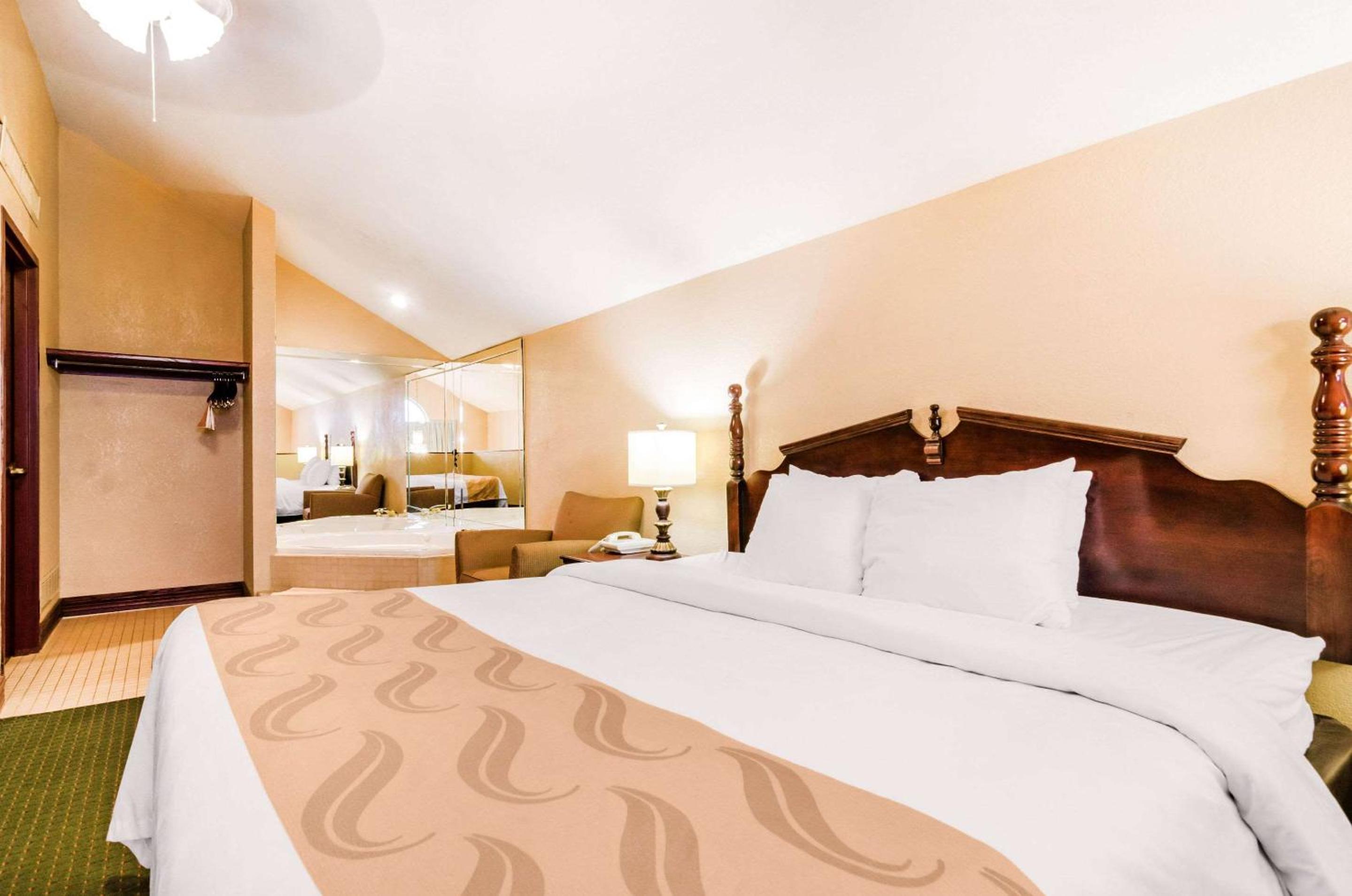 Quality Inn & Suites Carthage near Precious Moments Chapel, Fotografia 41