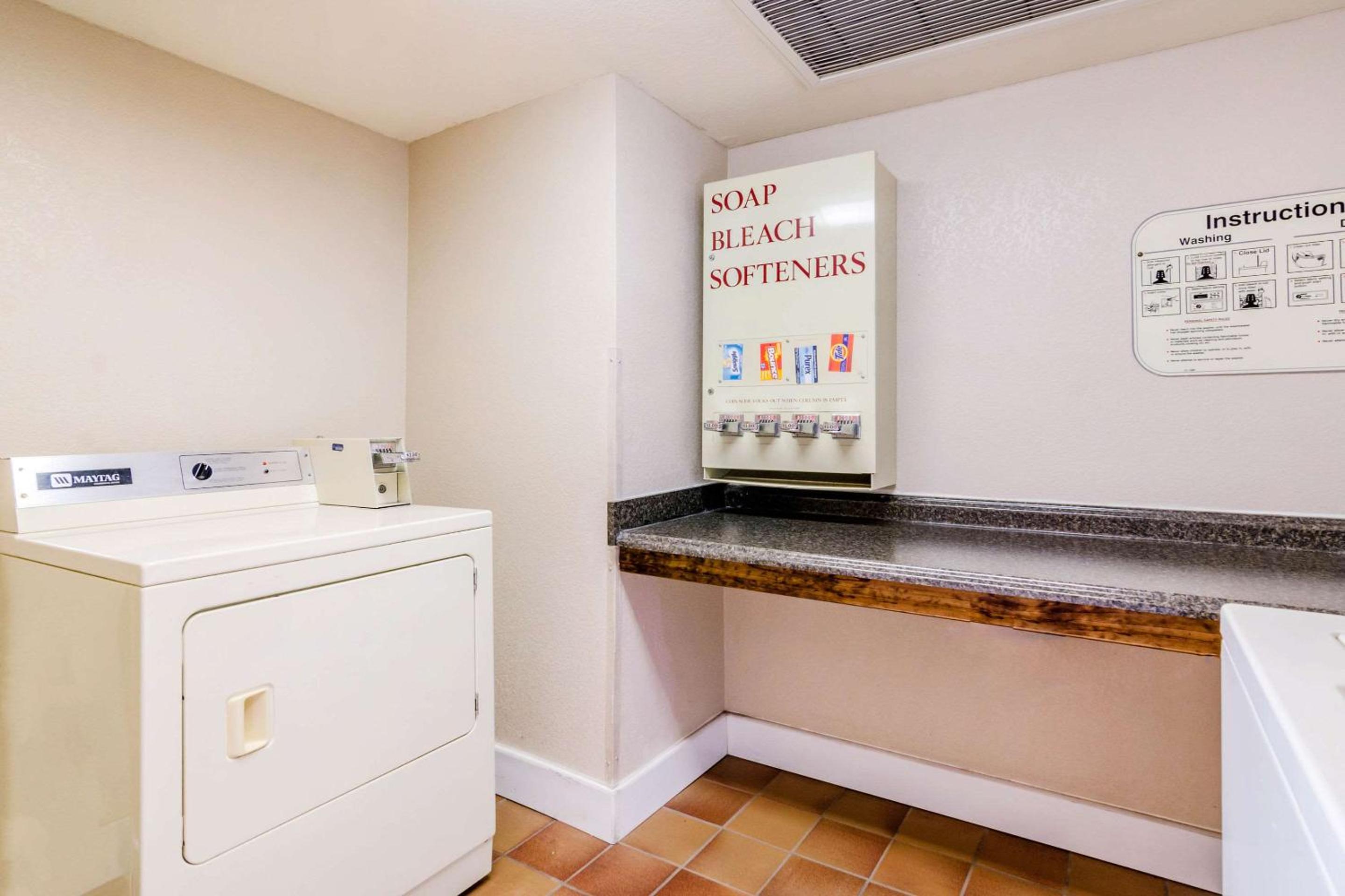 Quality Inn & Suites Carthage near Precious Moments Chapel, Fotografia 30