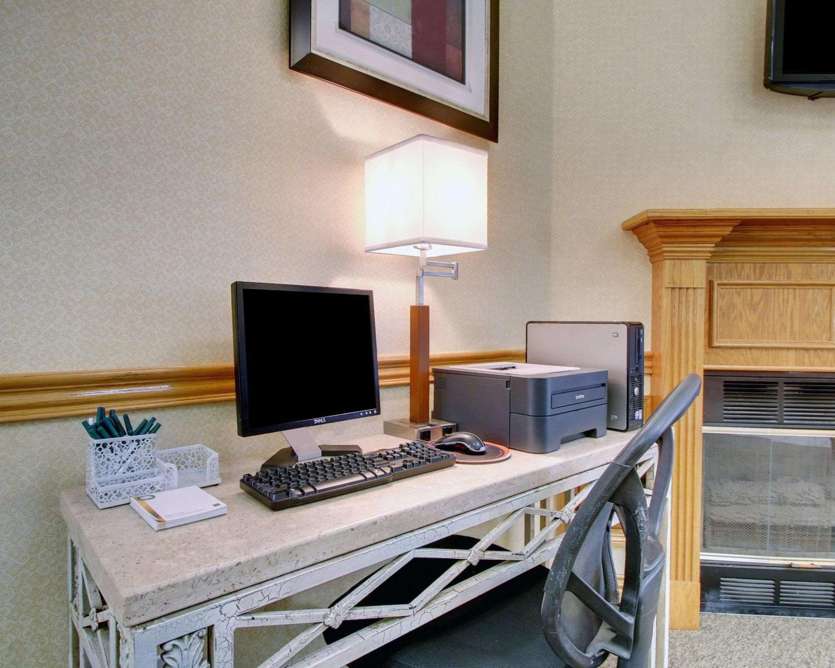 Columbia Inn & Suites view 2