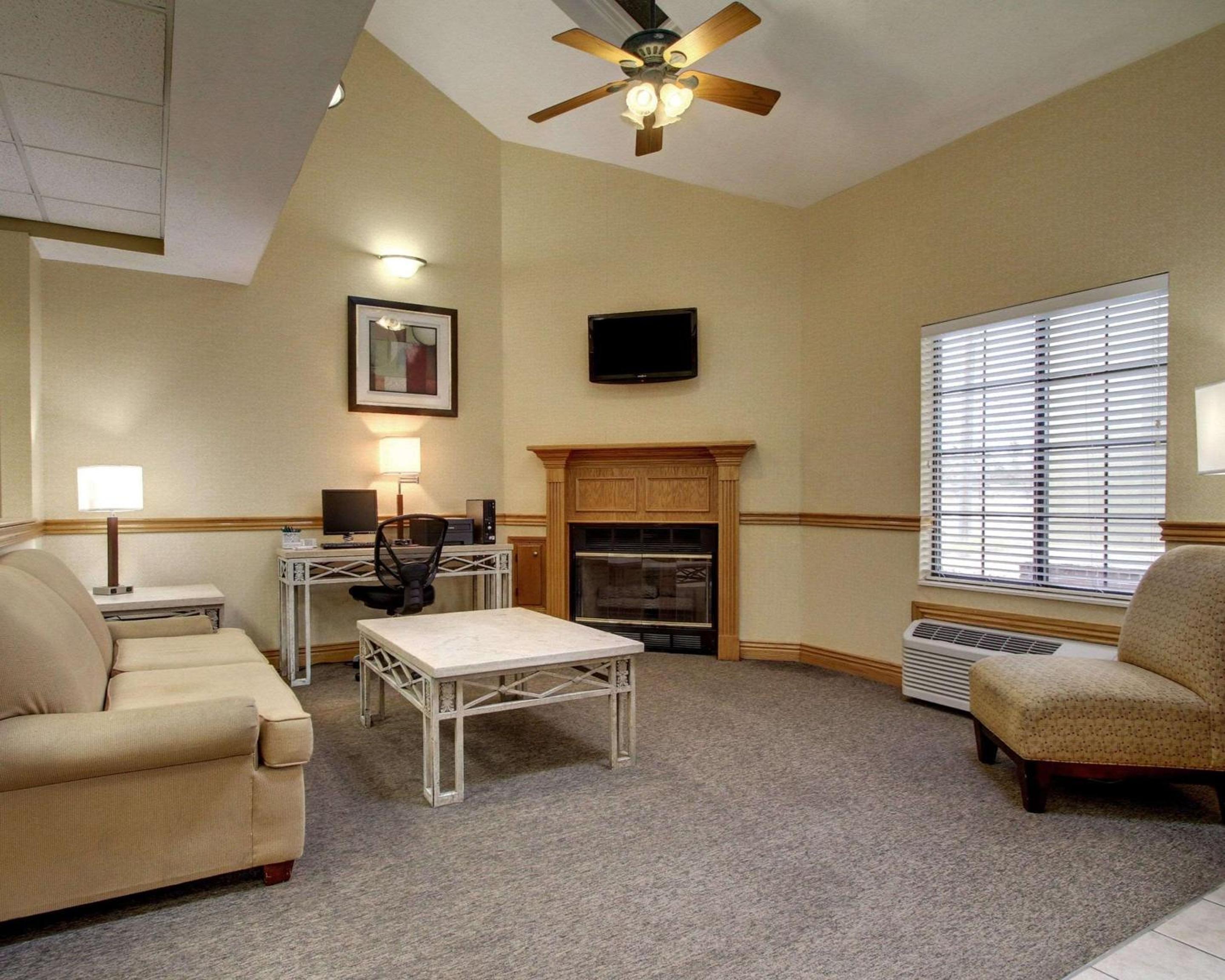 Columbia Inn & Suites view 4