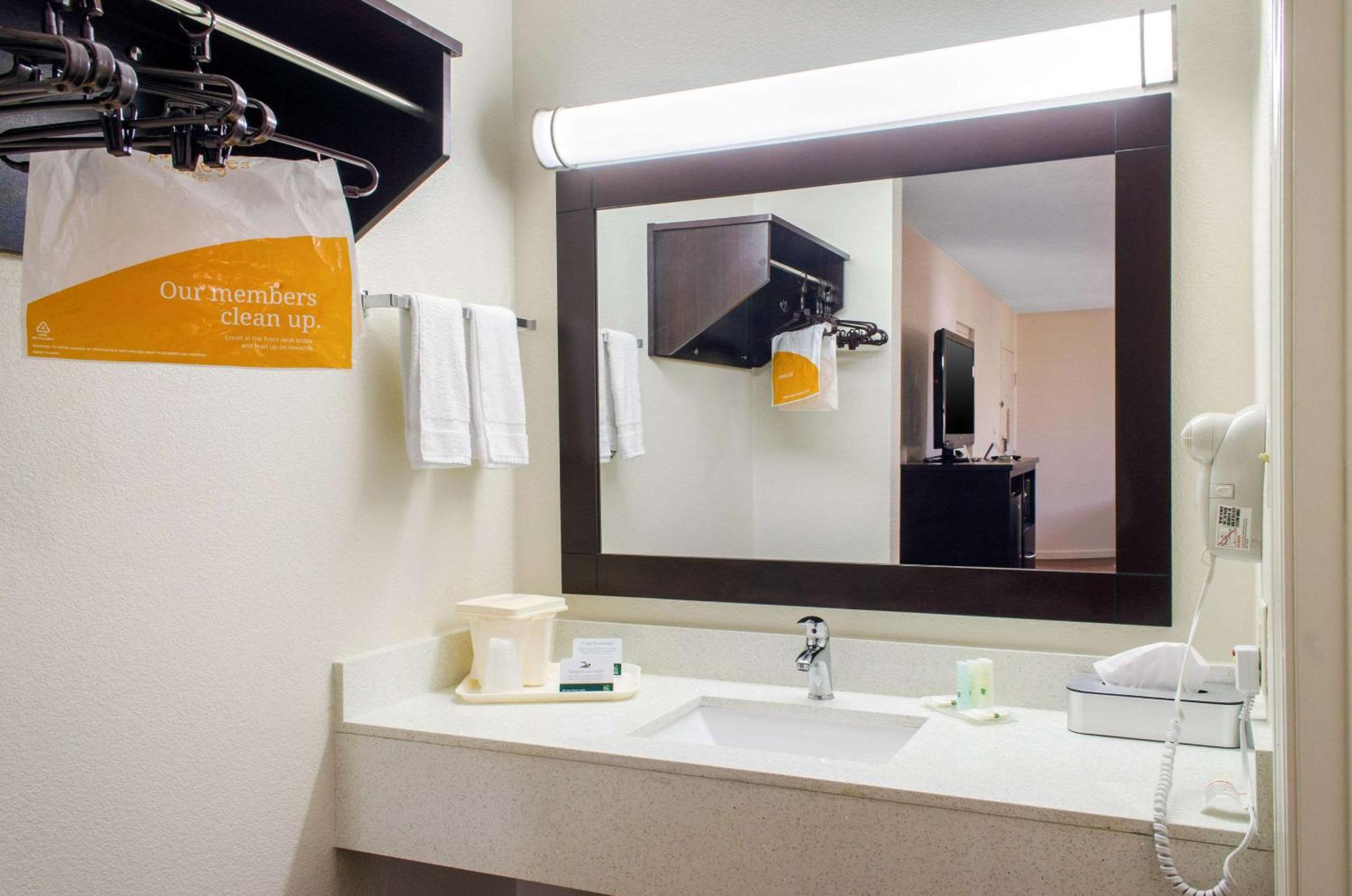 McComb Vacations - Quality Inn - Property Image 10