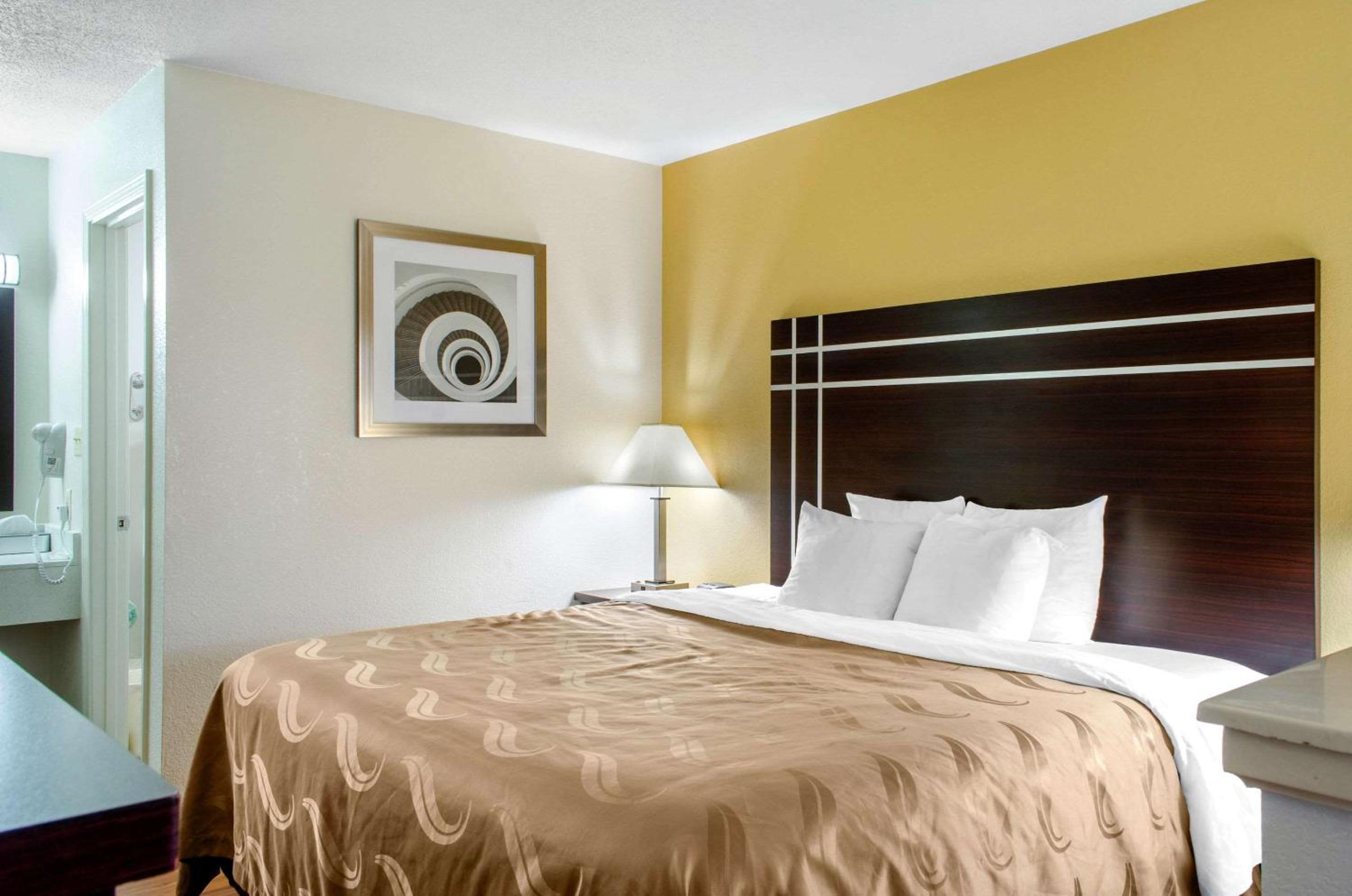 McComb Vacations - Quality Inn - Property Image 11