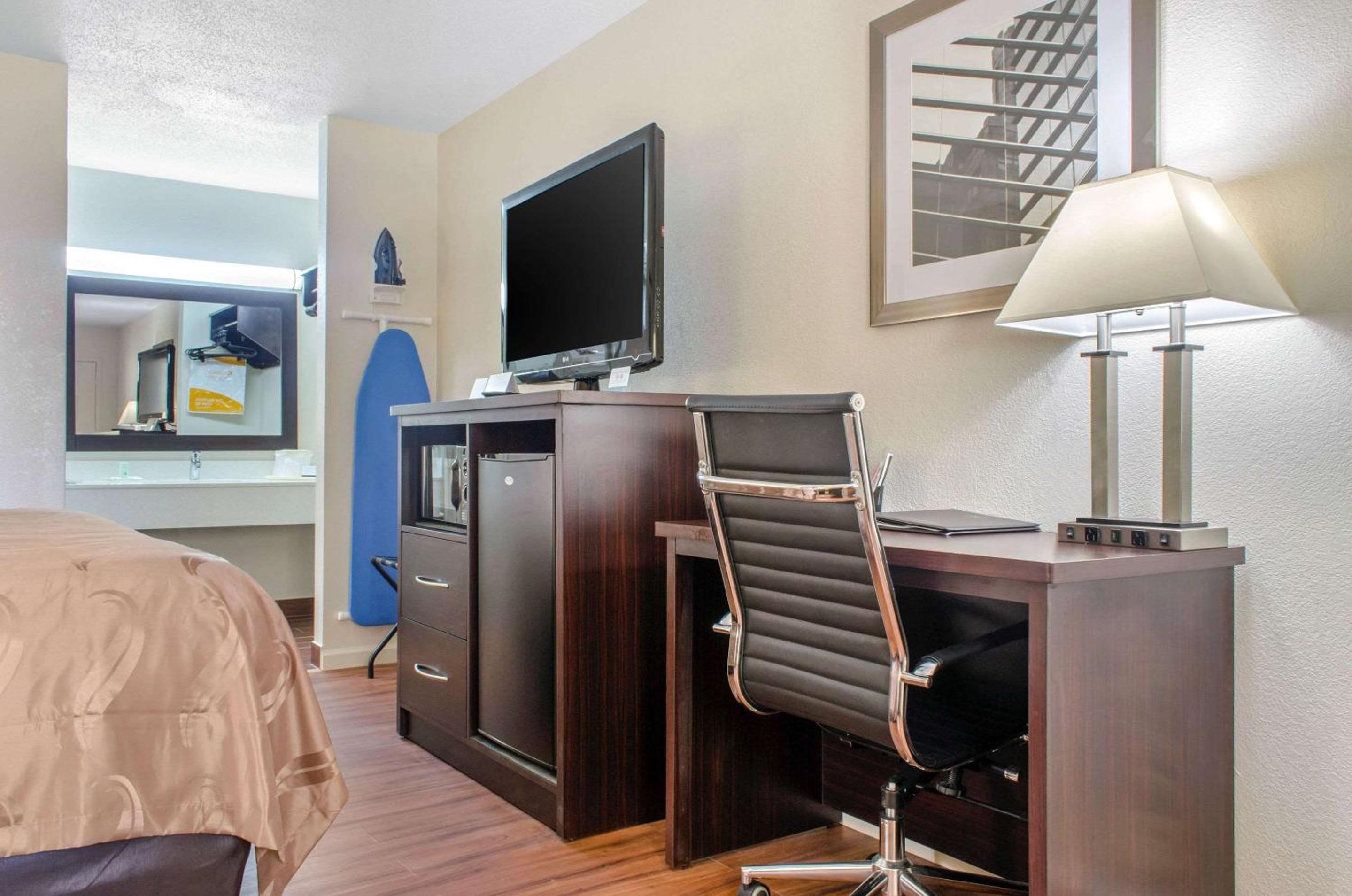 McComb Vacations - Quality Inn - Property Image 38