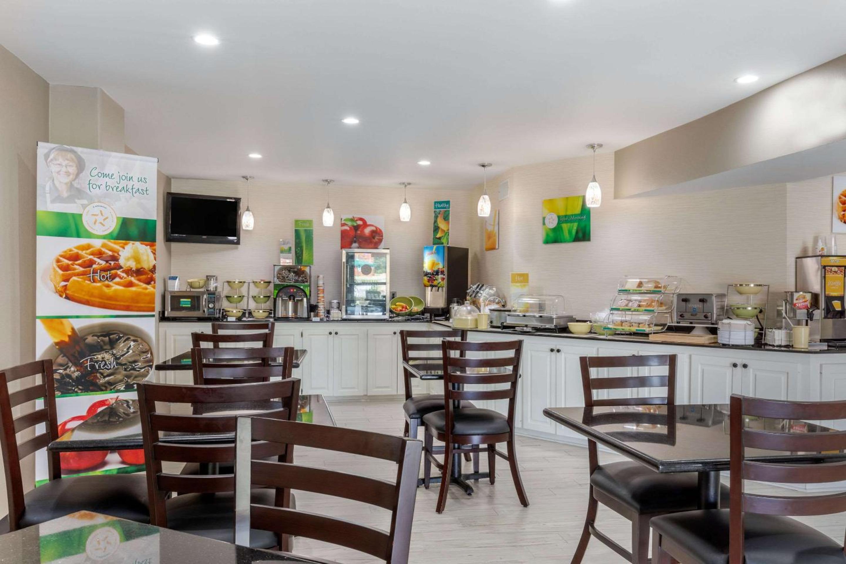 McComb Vacations - Quality Inn - Property Image 20