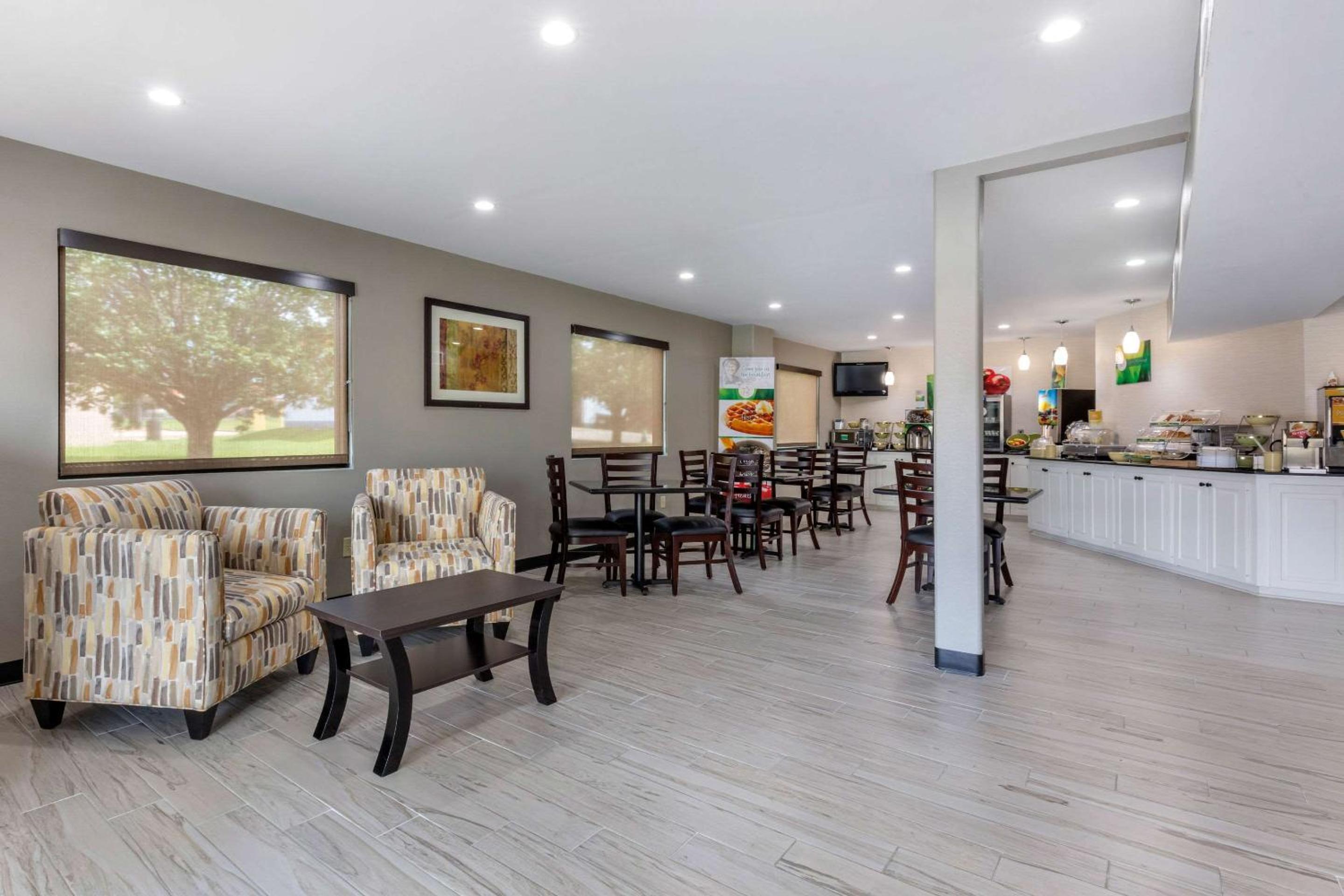 McComb Vacations - Quality Inn - Property Image 27