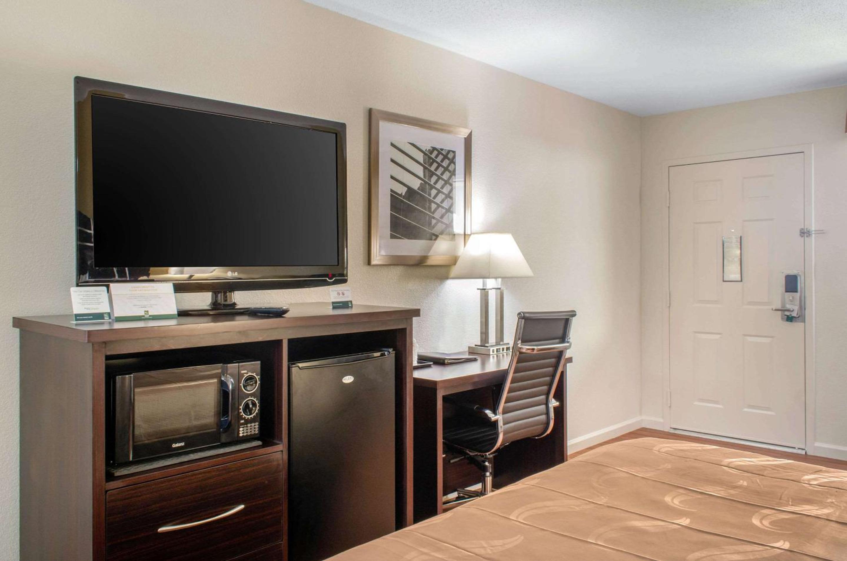 McComb Vacations - Quality Inn - Property Image 36