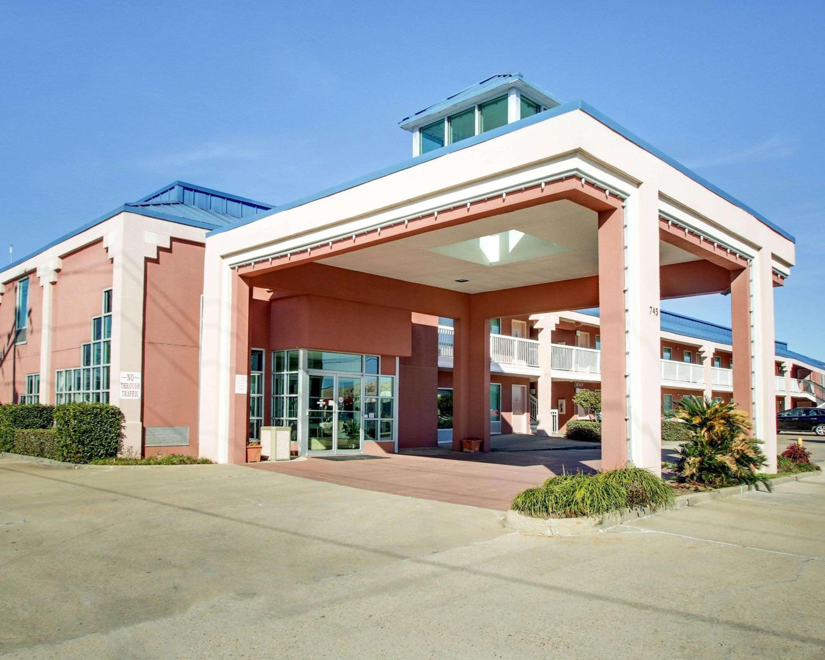 McComb Vacations - Quality Inn - Property Image 1