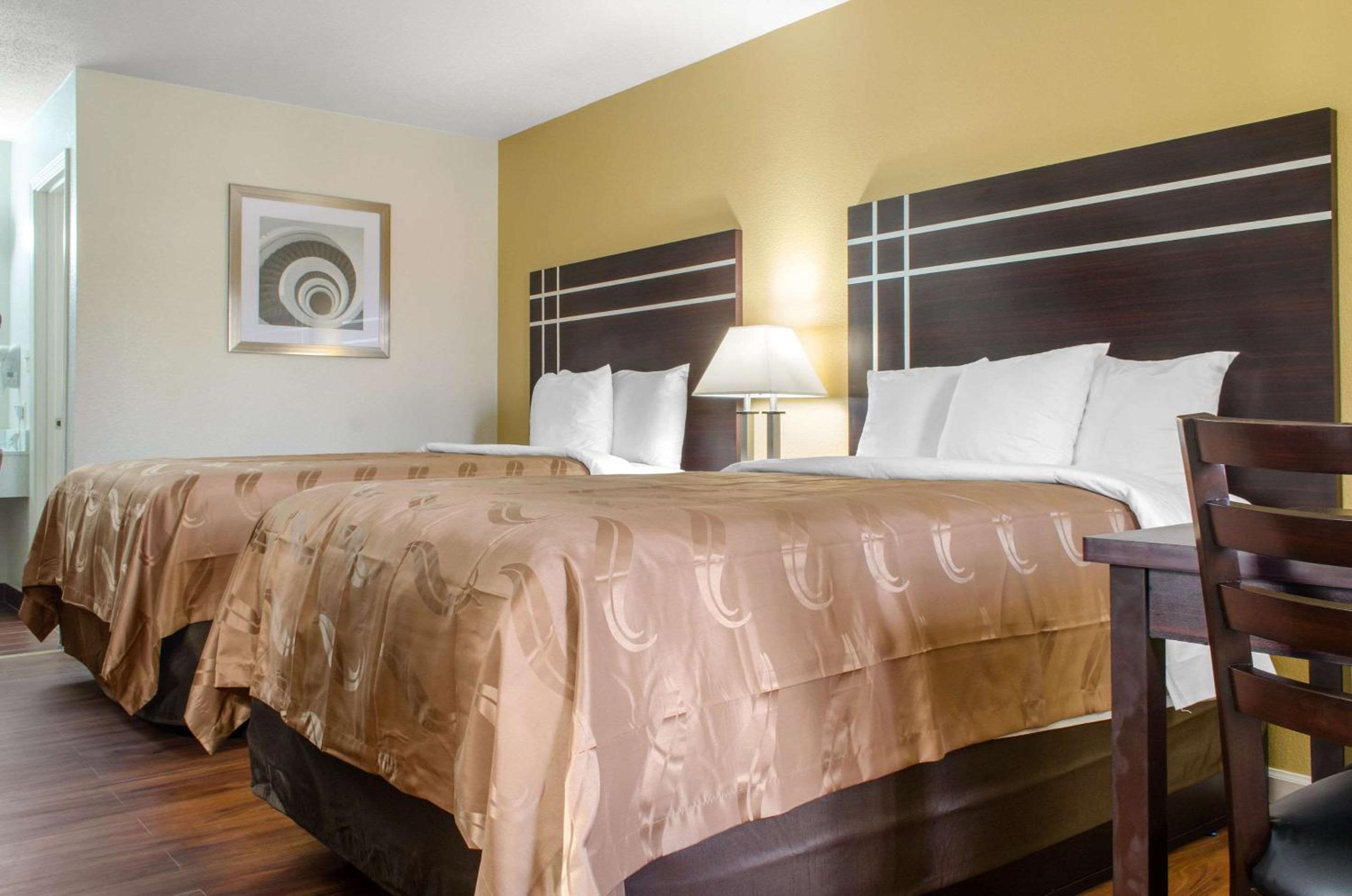 McComb Vacations - Quality Inn - Property Image 12