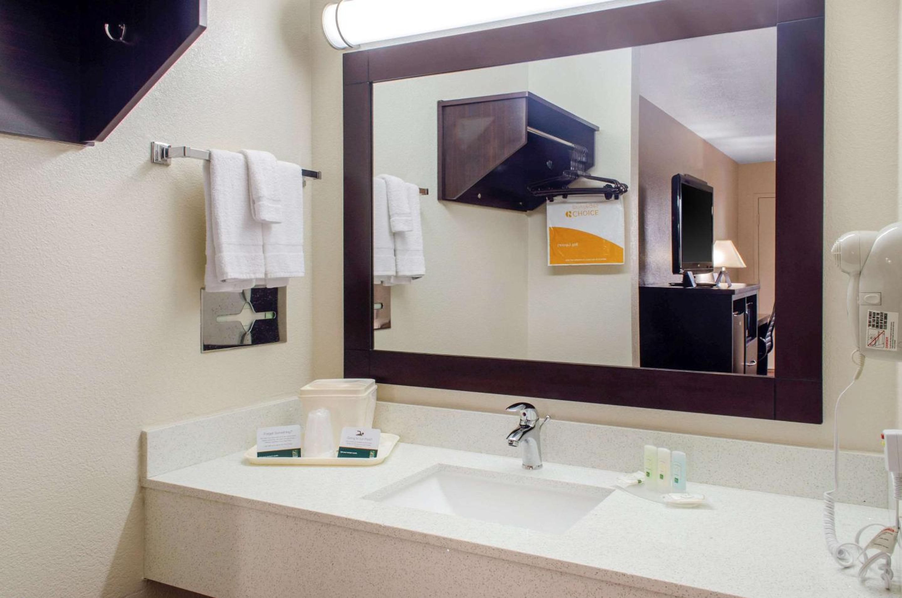 McComb Vacations - Quality Inn - Property Image 6