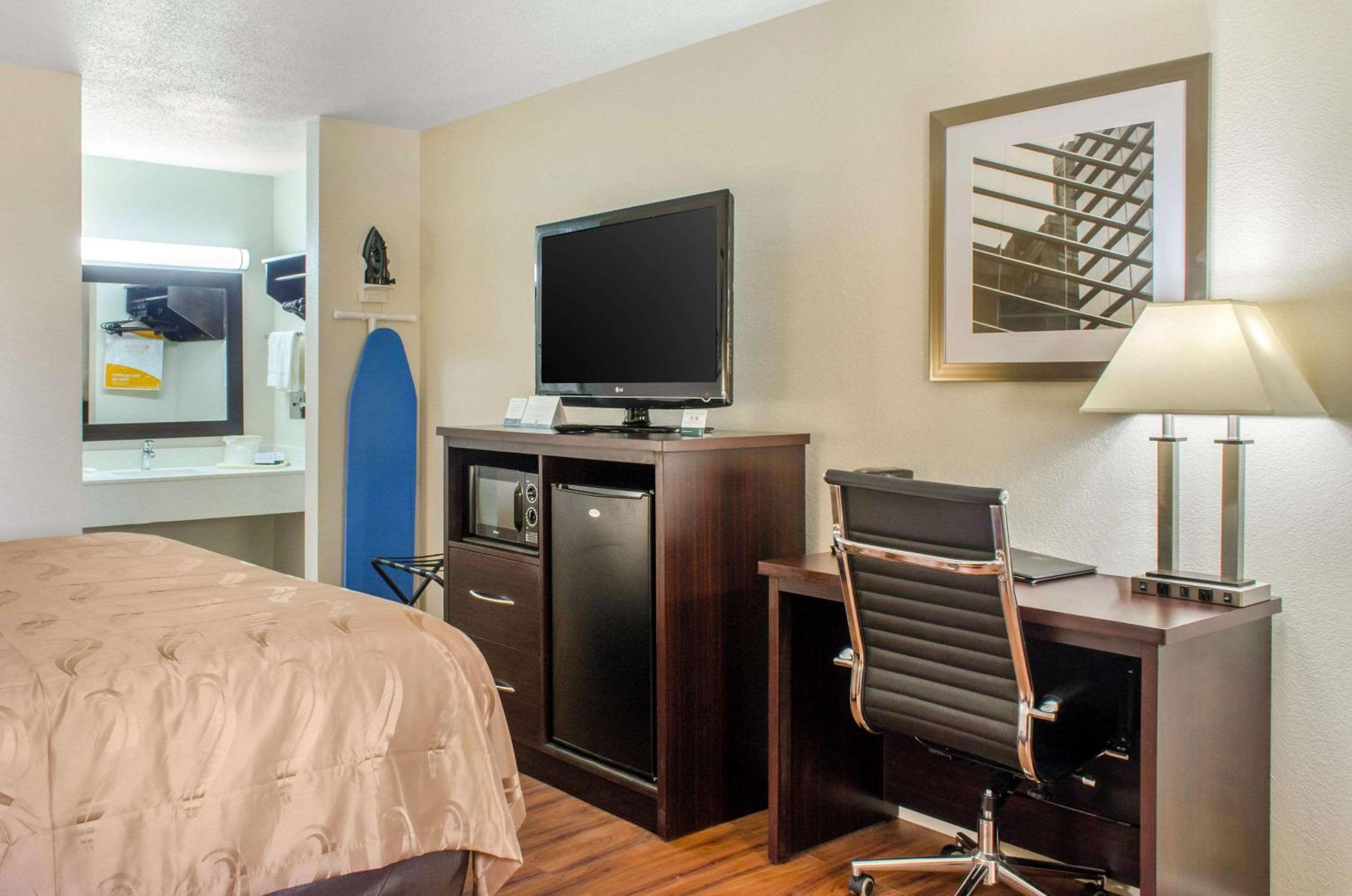 McComb Vacations - Quality Inn - Property Image 22