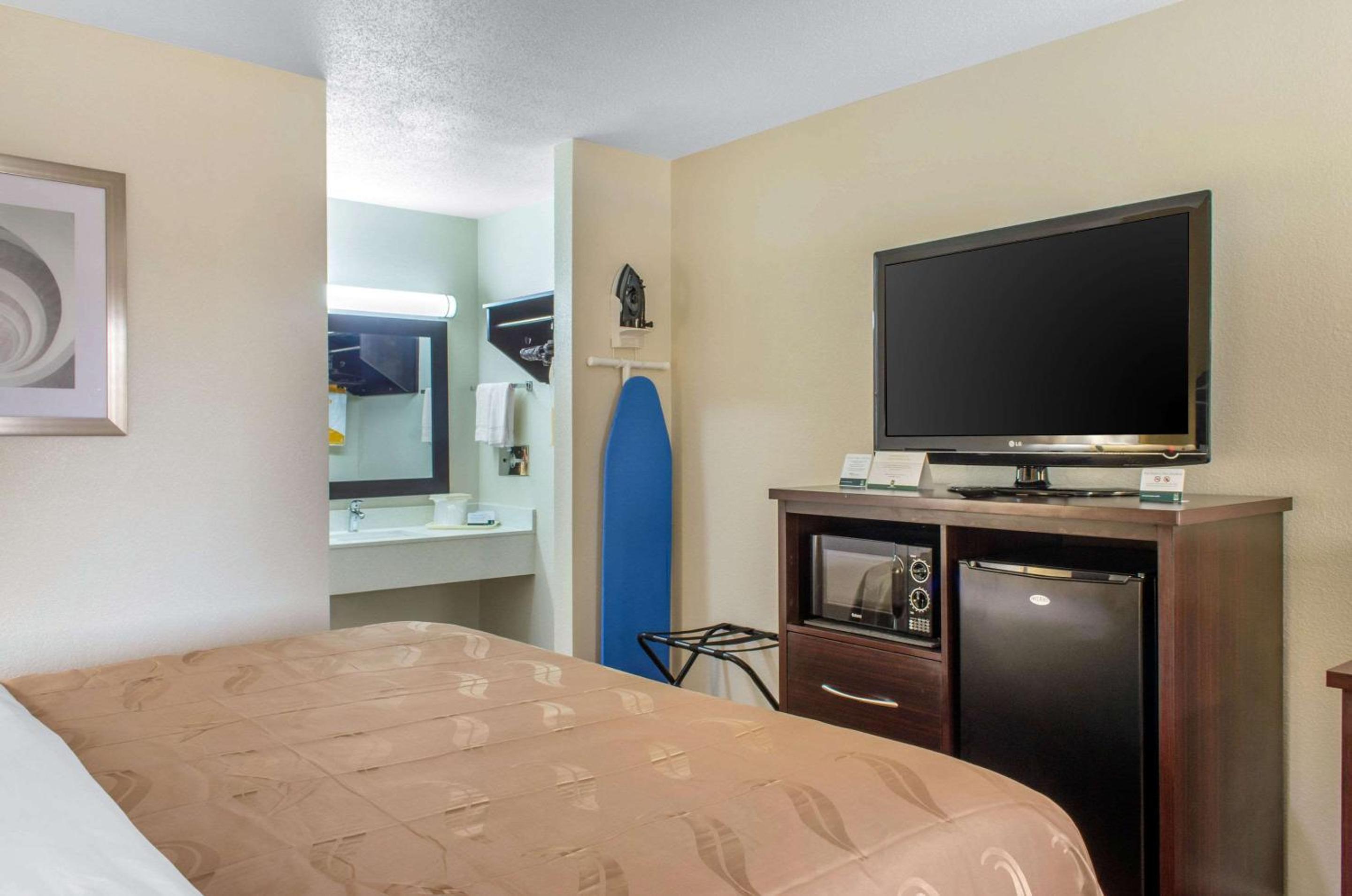 McComb Vacations - Quality Inn - Property Image 34
